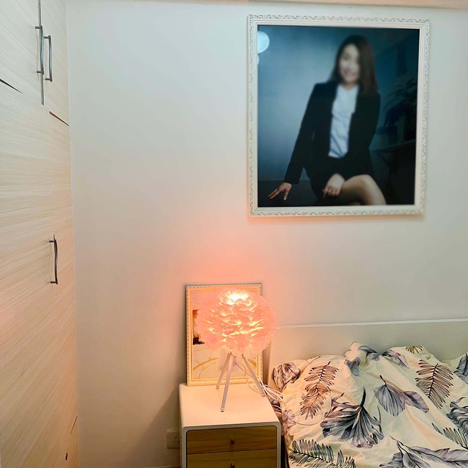 Nilo Feather Feminine Table Lamp - Letslighting