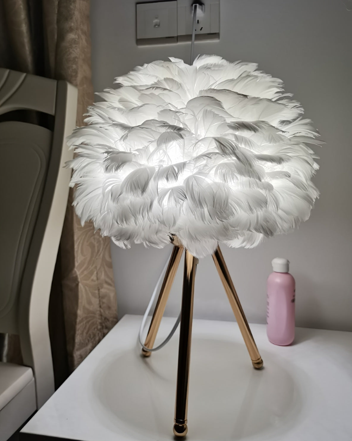 Nilo Feather Feminine Table Lamp - Letslighting