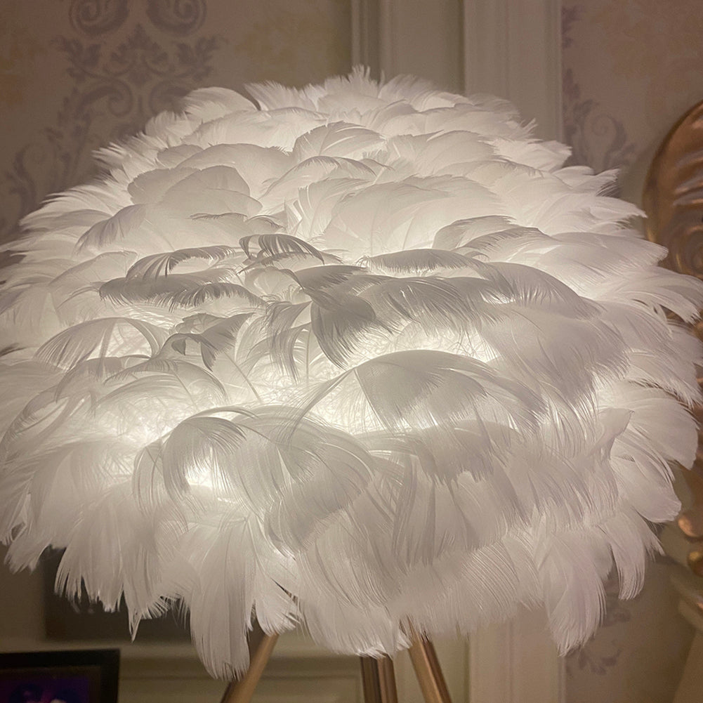 Nilo Feather Feminine Table Lamp - Letslighting