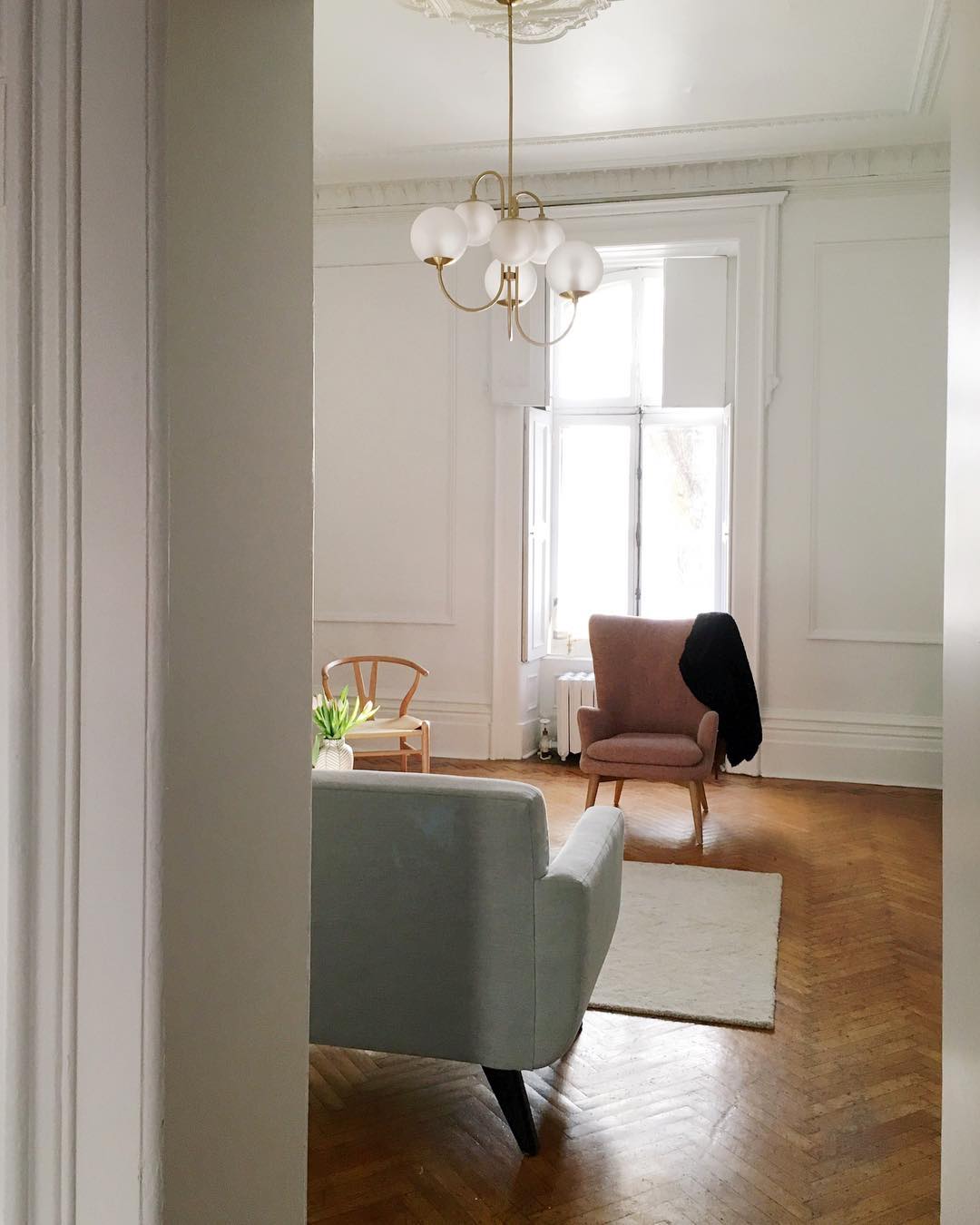 Lustra Chandelier Brass Globe Cluster Curved Arm - Letslighting