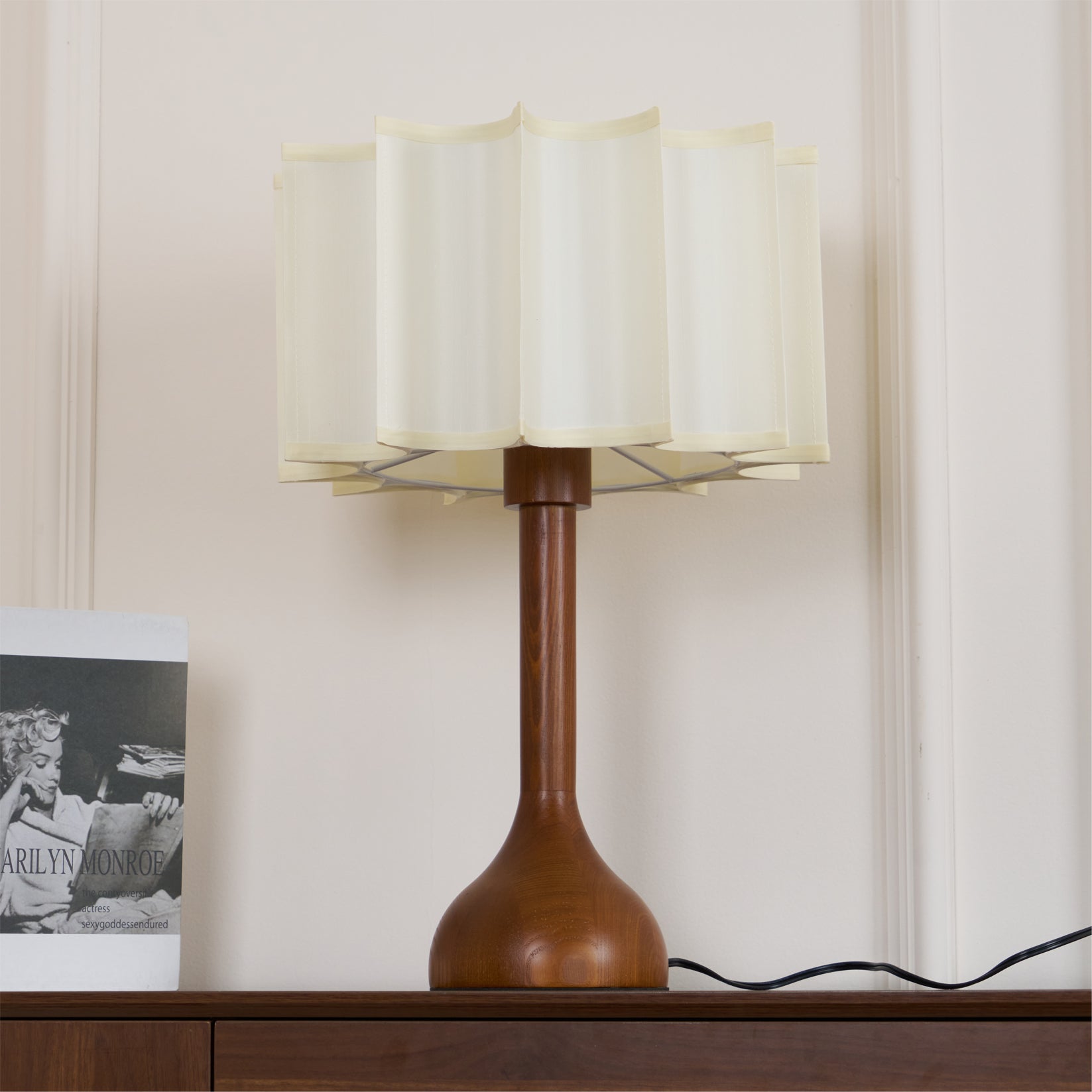 Solstise Wood Fabric Retro Table Lamp - Letslighting