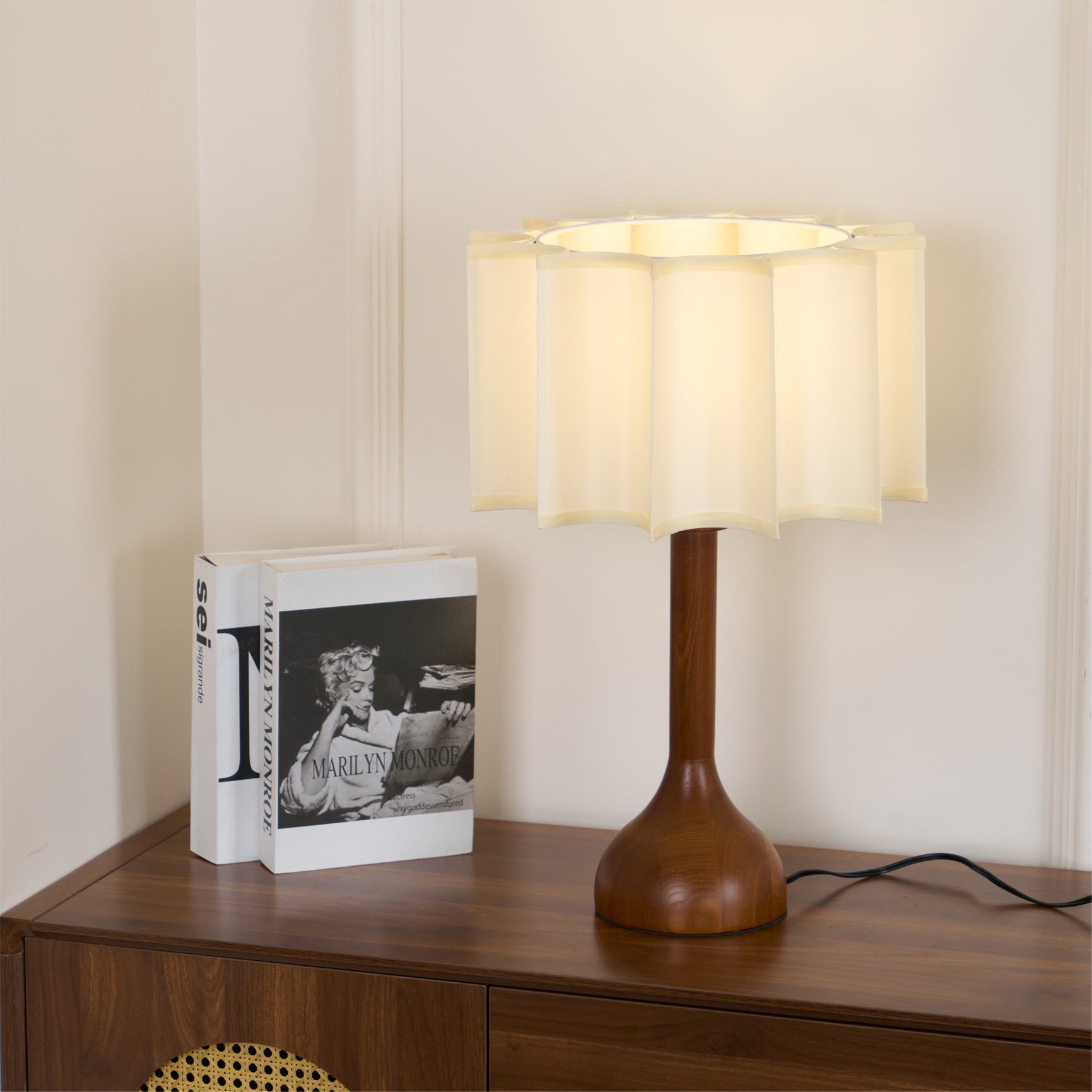 Solstise Wood Fabric Retro Table Lamp - Letslighting