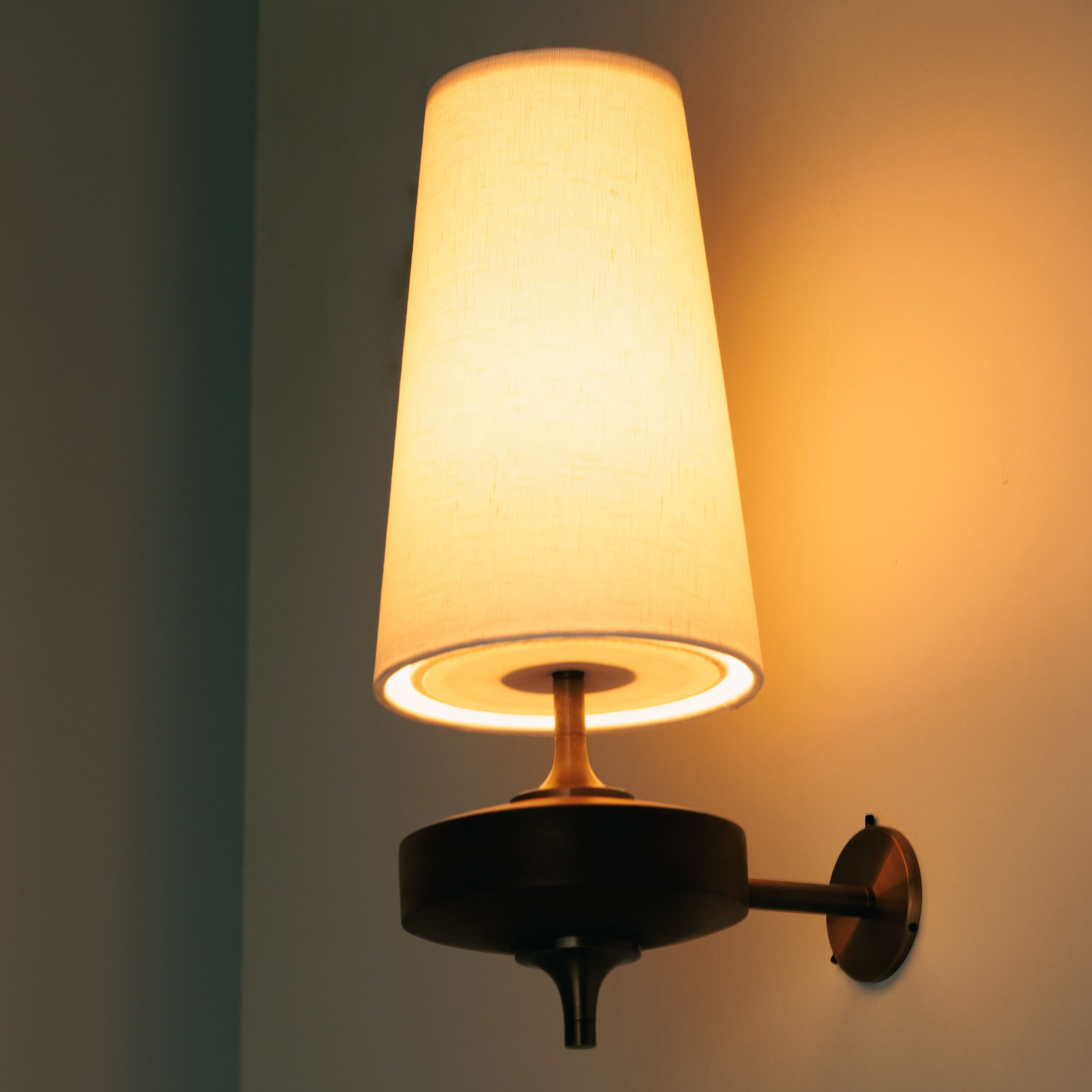 Nydorisra Vintage Antique Brass Wall Lamp - Letslighting