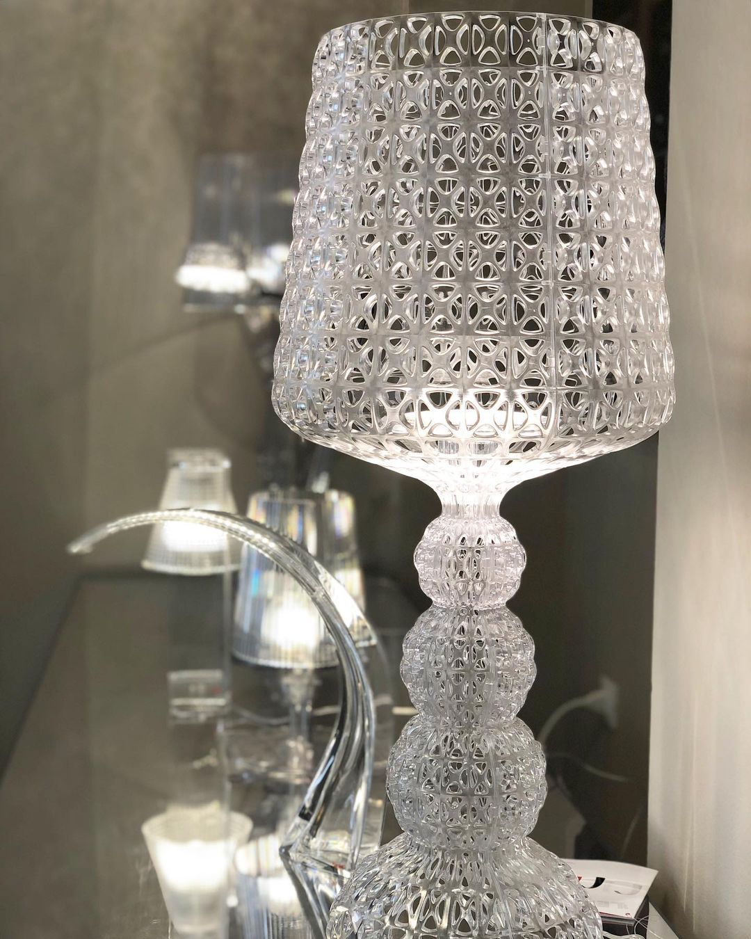 Lilah Acrylic Luxury Table Lamp - Letslighting