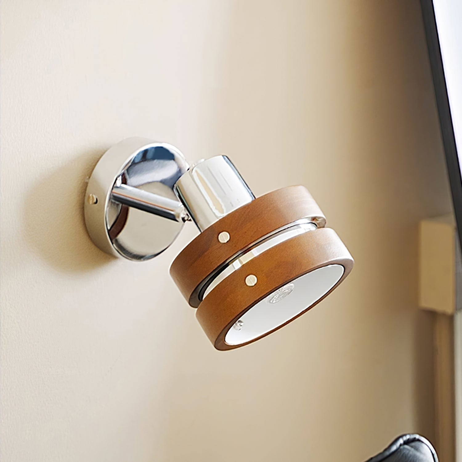 Zanorir Premium Nordic Art Walnut Wall Lamp - Letslighting