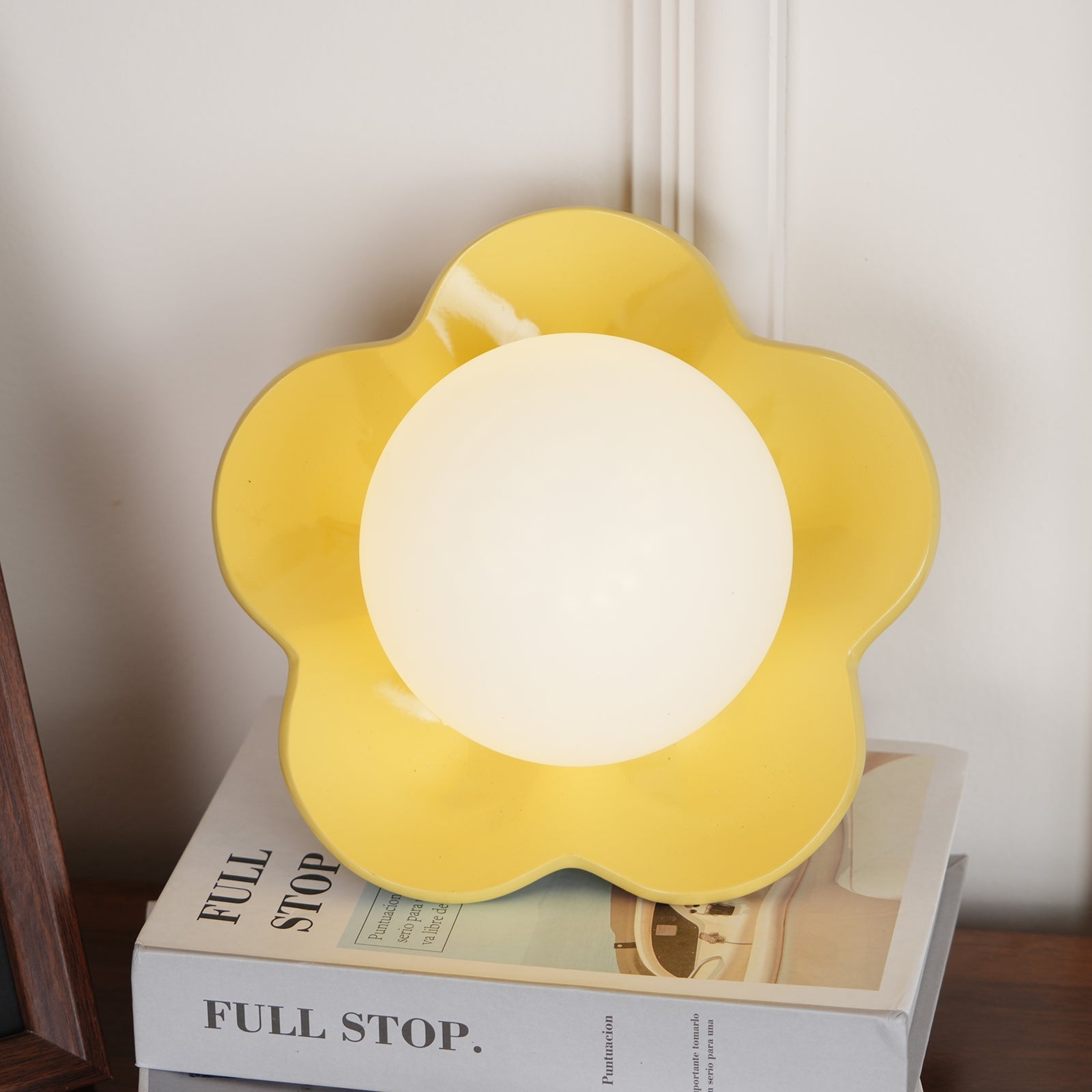 Meluna Yellow Flower Wall Lamp - Letslighting