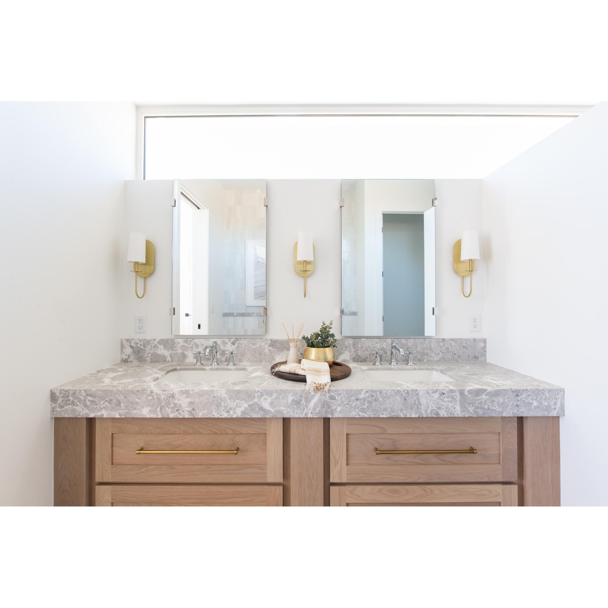 Voloraris Premium Elegance Brass Fabric Wall Lamp - Letslighting