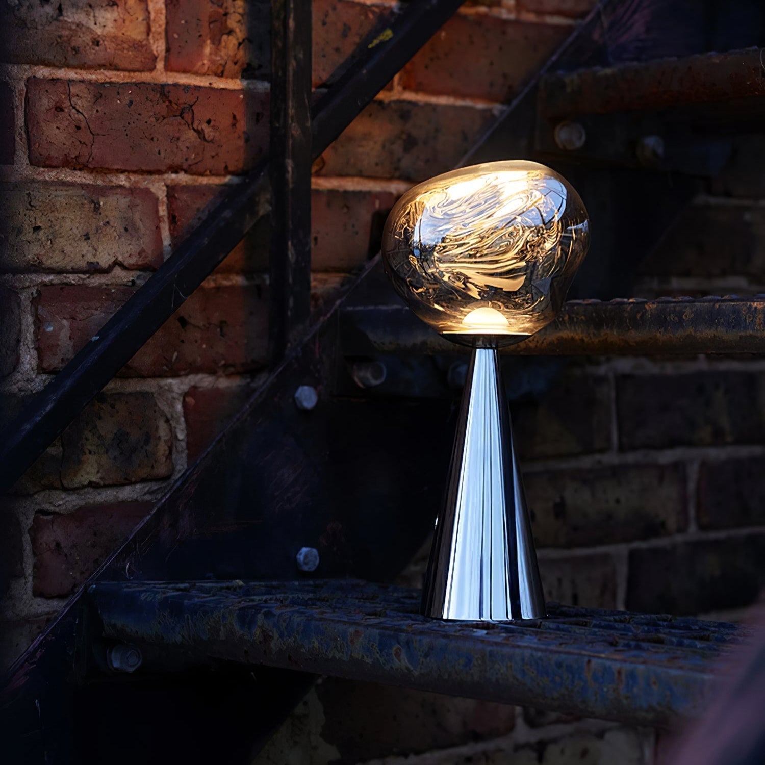 Wren Modern Table Lamp - Letslighting