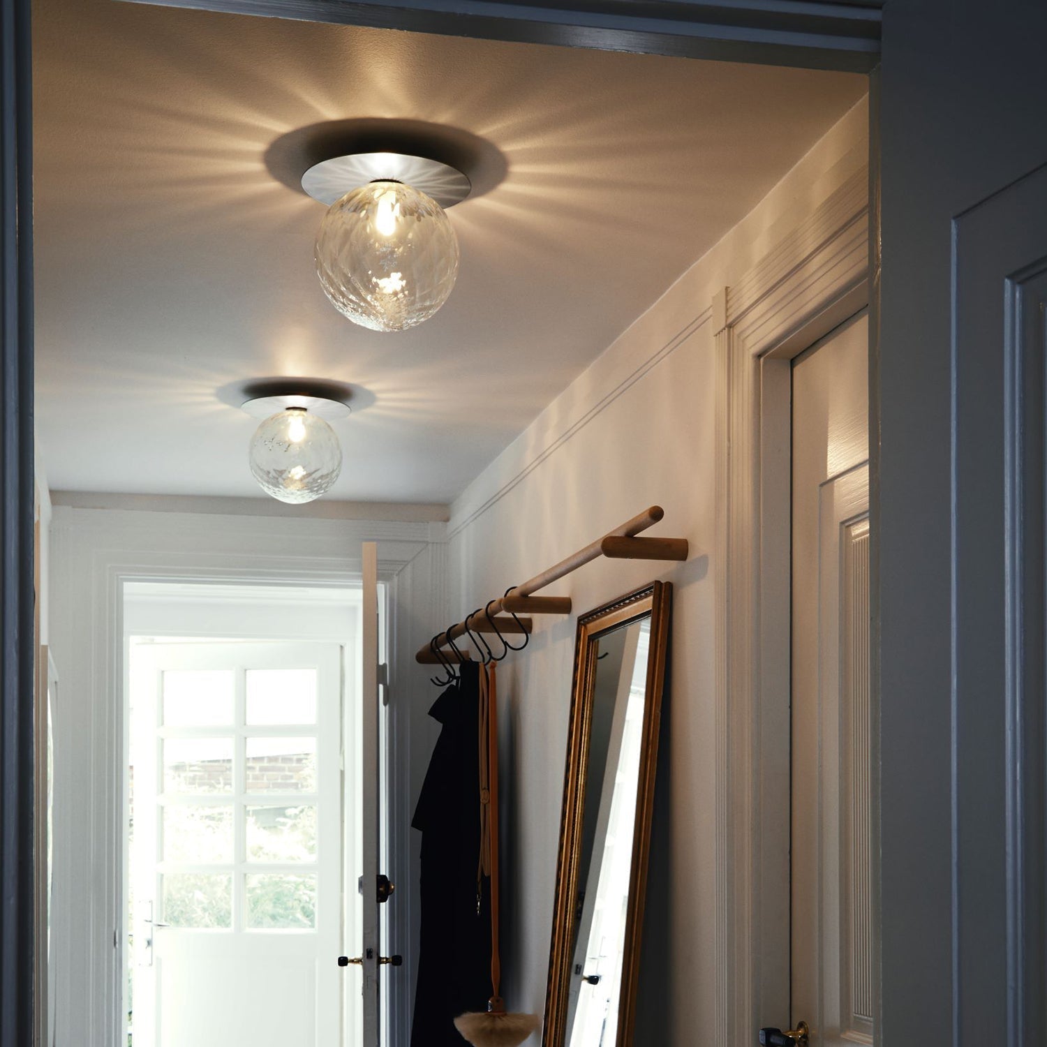 Lustra Wall Lamp Disc Globe Minimalist - Letslighting