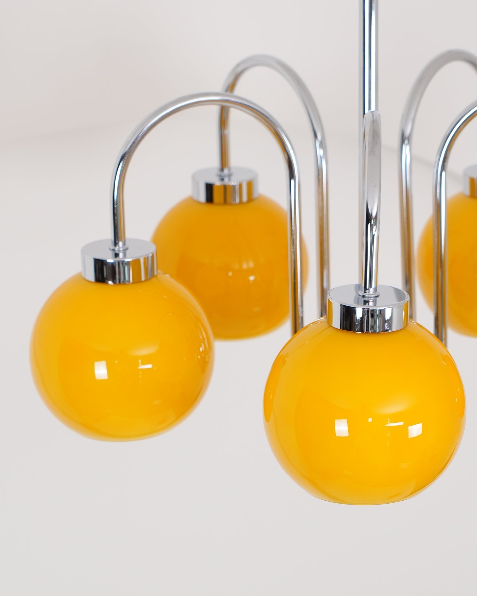 Lustra Chandelier Yellow Glass Globes - Letslighting