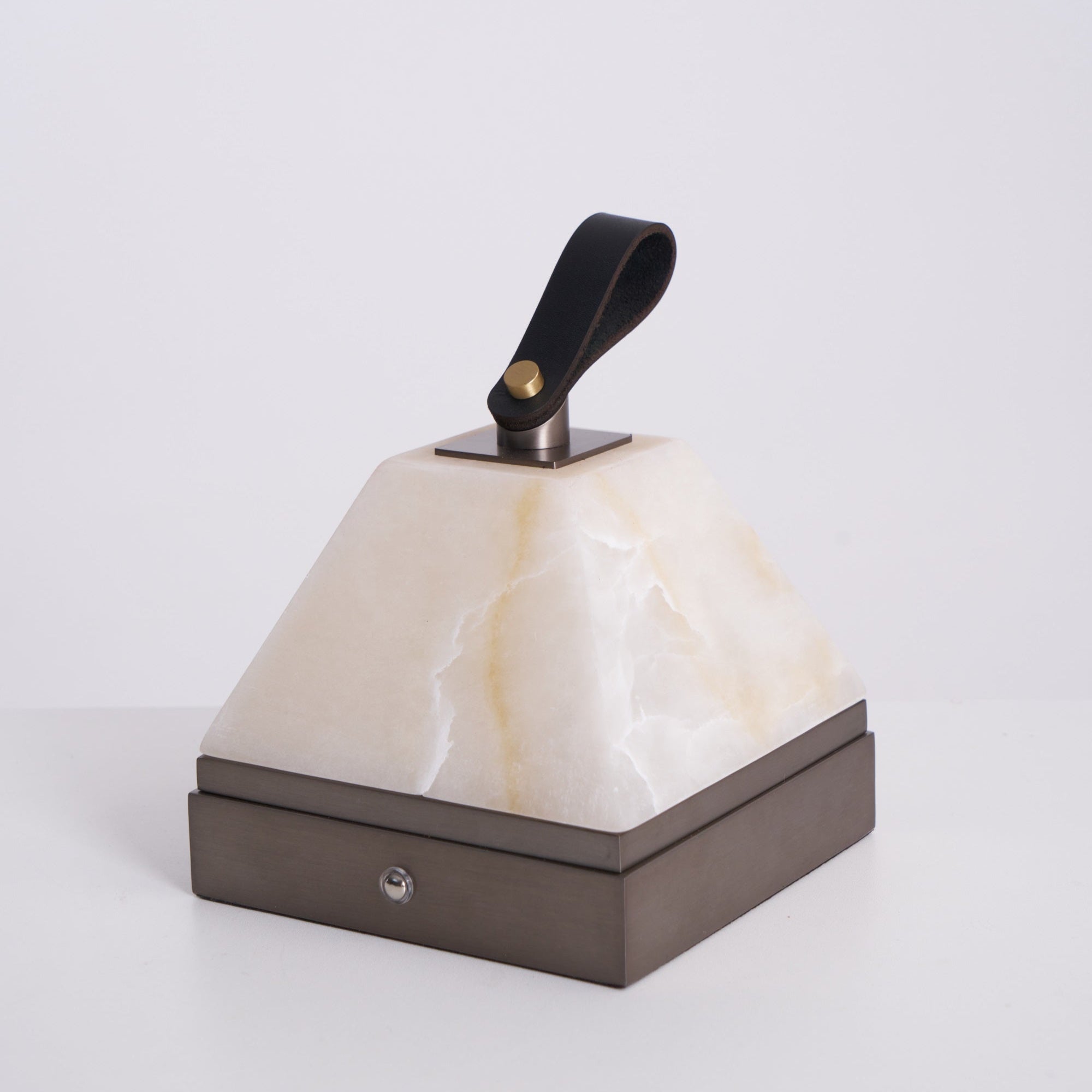 Pyramidale Alabaster Table Lamp with Leather Handle - Letslighting