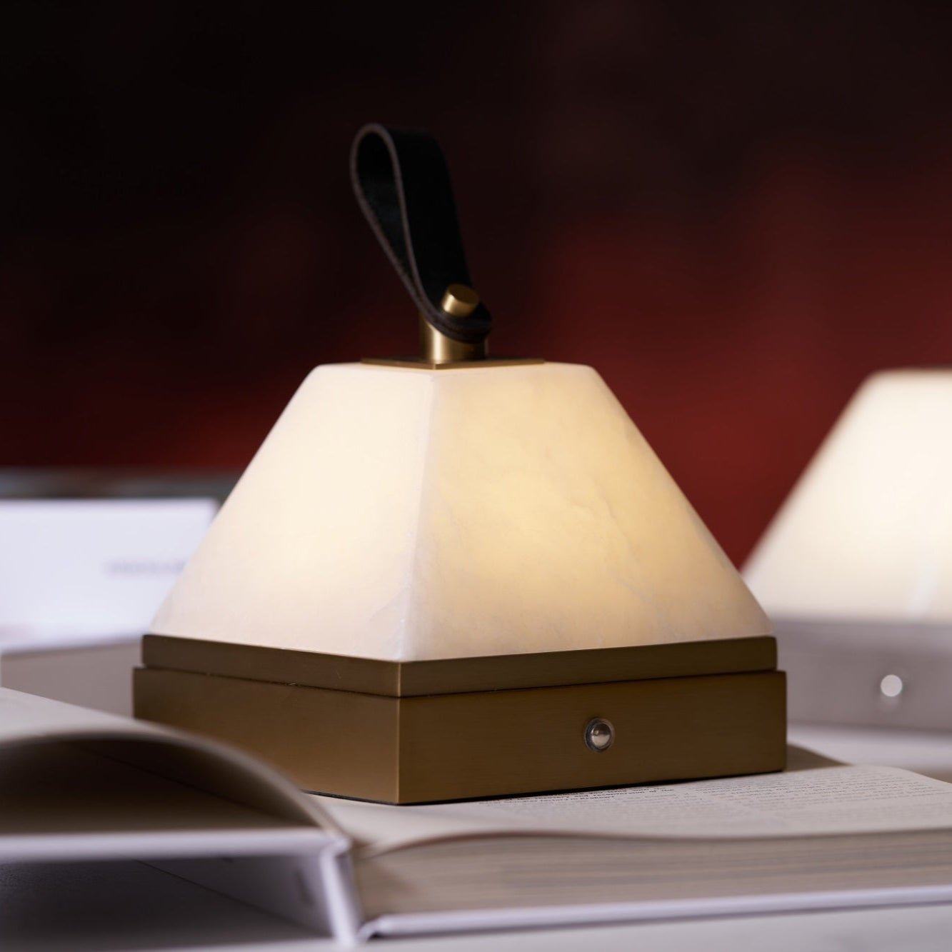 Pyramidale Alabaster Table Lamp with Leather Handle - Letslighting