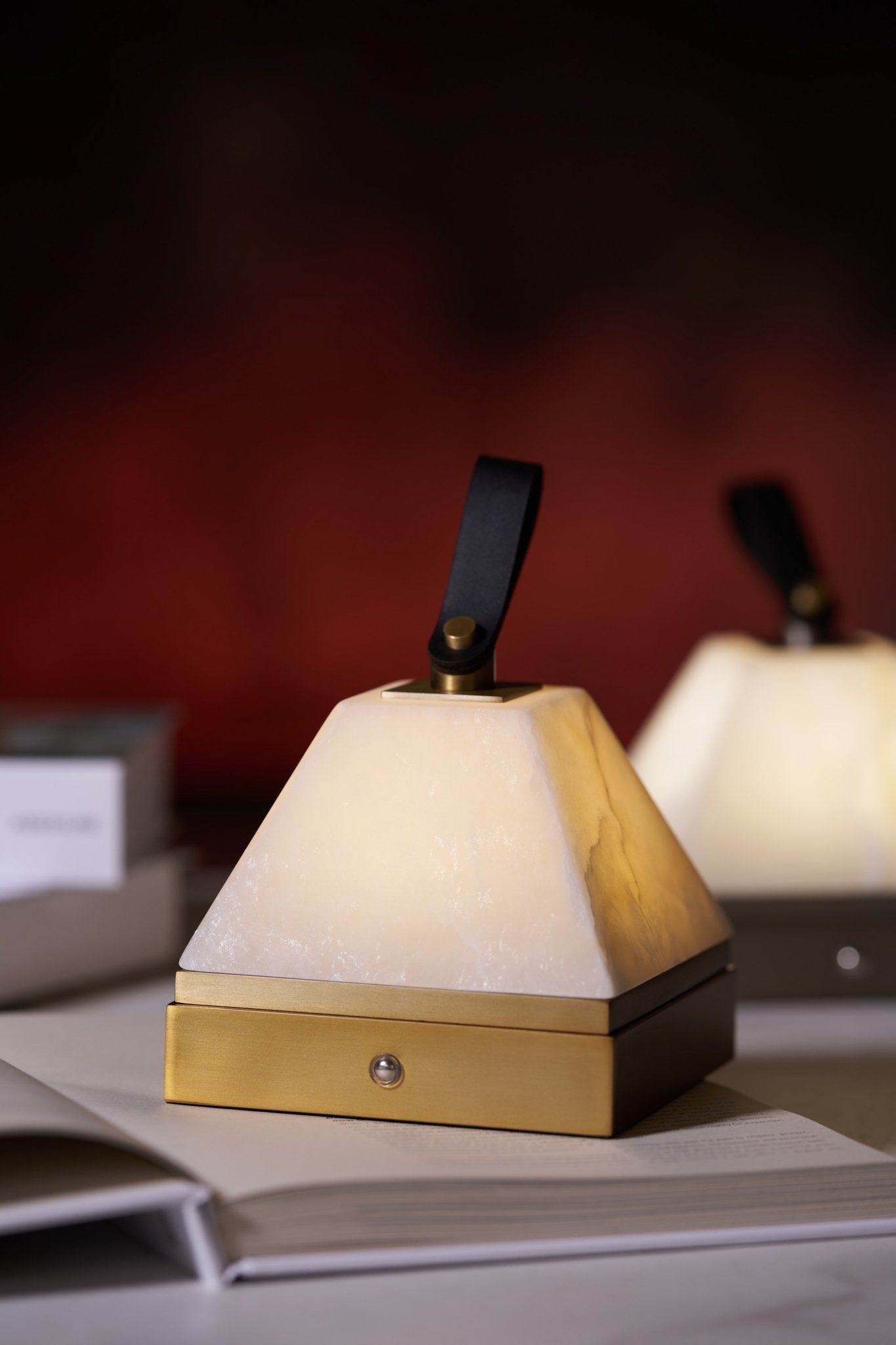 Pyramidale Alabaster Table Lamp with Leather Handle - Letslighting