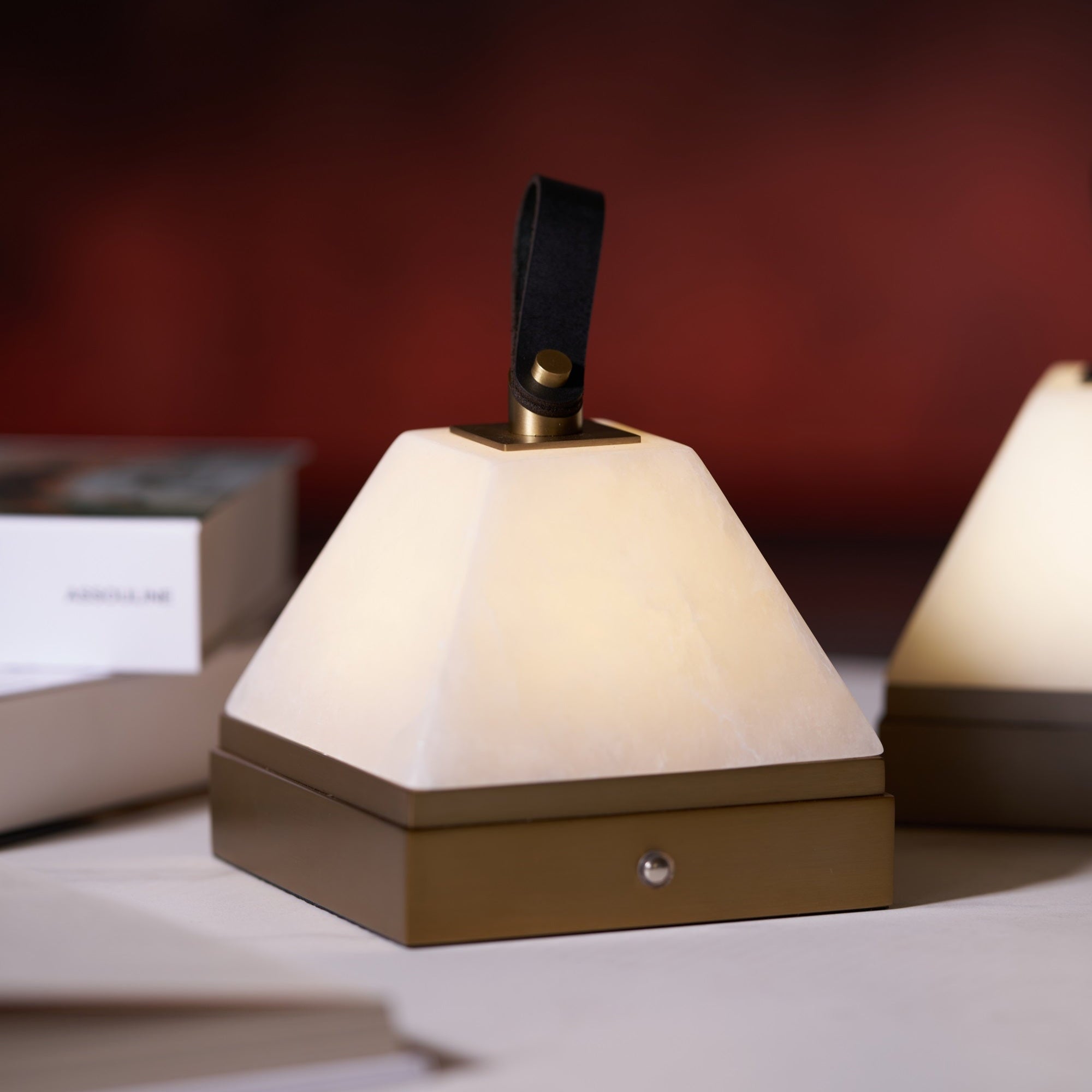 Pyramidale Alabaster Table Lamp with Leather Handle - Letslighting