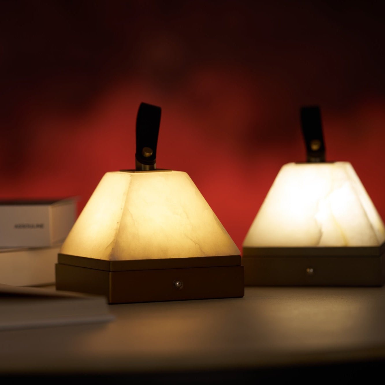 Pyramidale Alabaster Table Lamp with Leather Handle - Letslighting