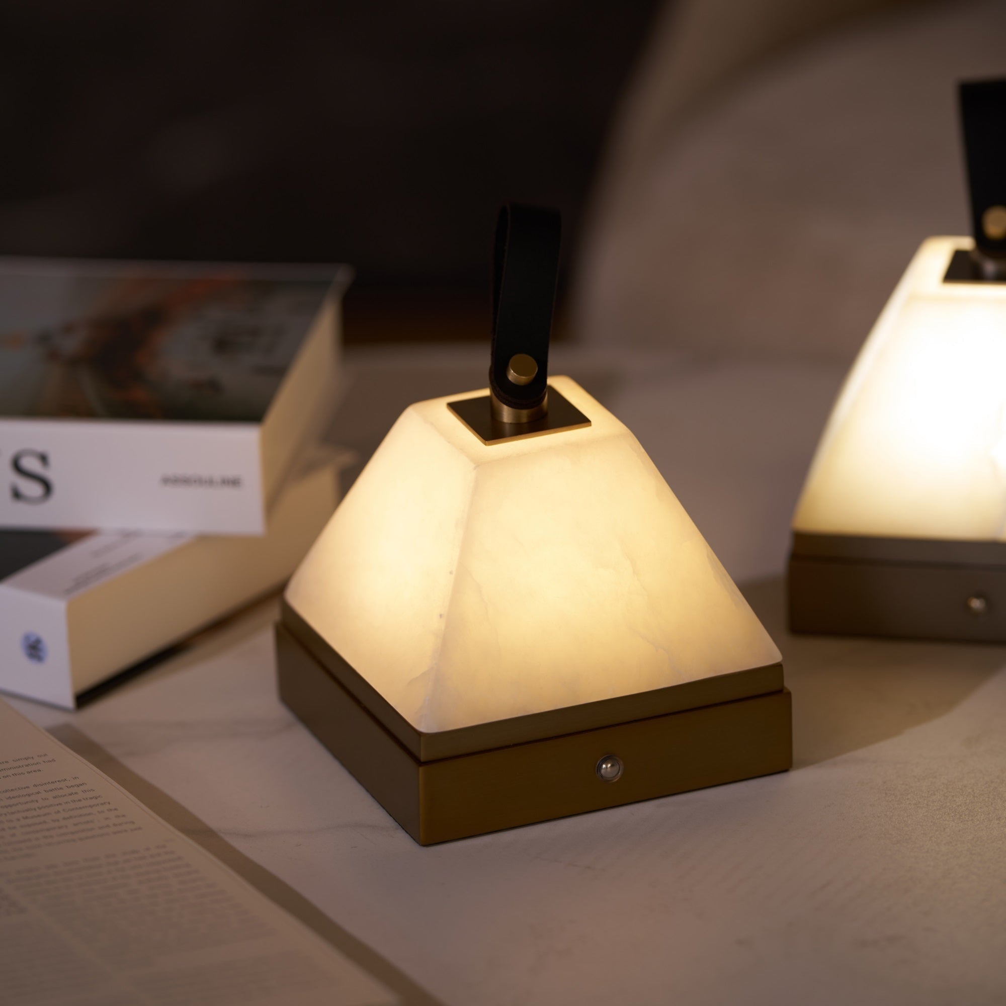 Pyramidale Alabaster Table Lamp with Leather Handle - Letslighting