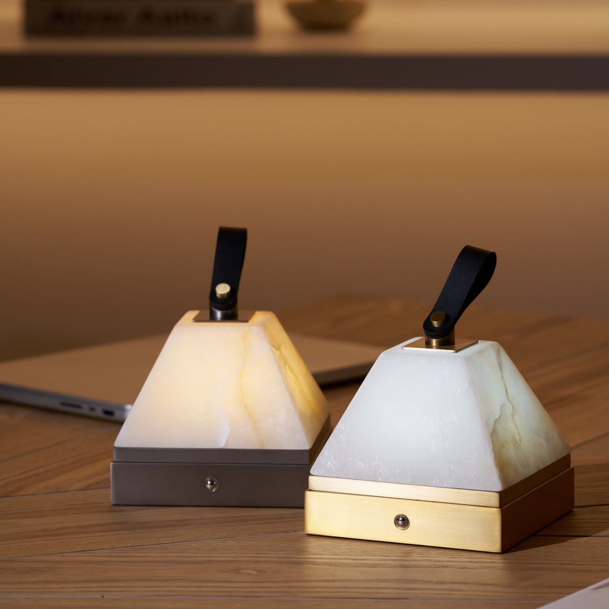 Pyramidale Alabaster Table Lamp with Leather Handle - Letslighting