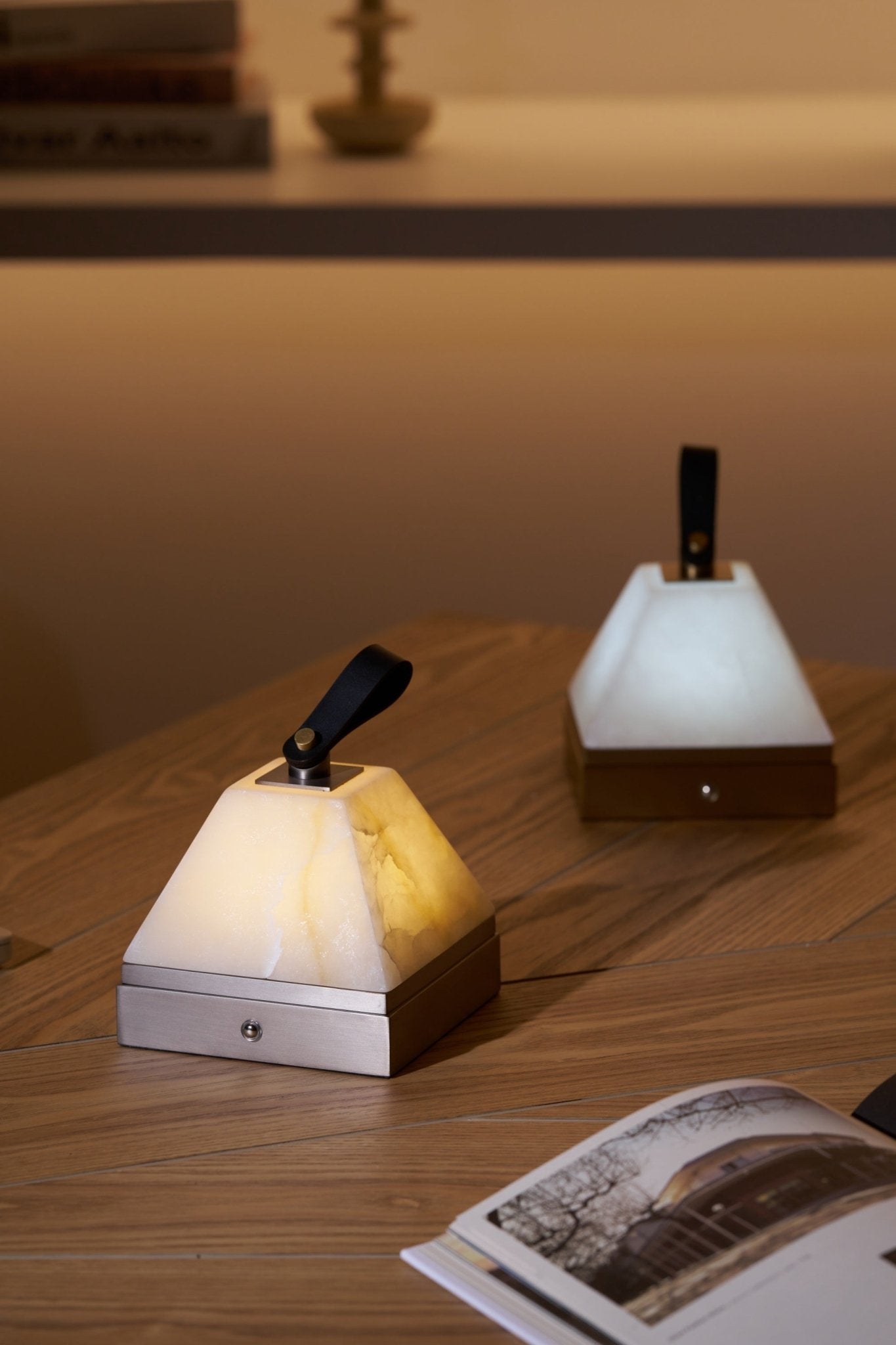 Pyramidale Alabaster Table Lamp with Leather Handle - Letslighting