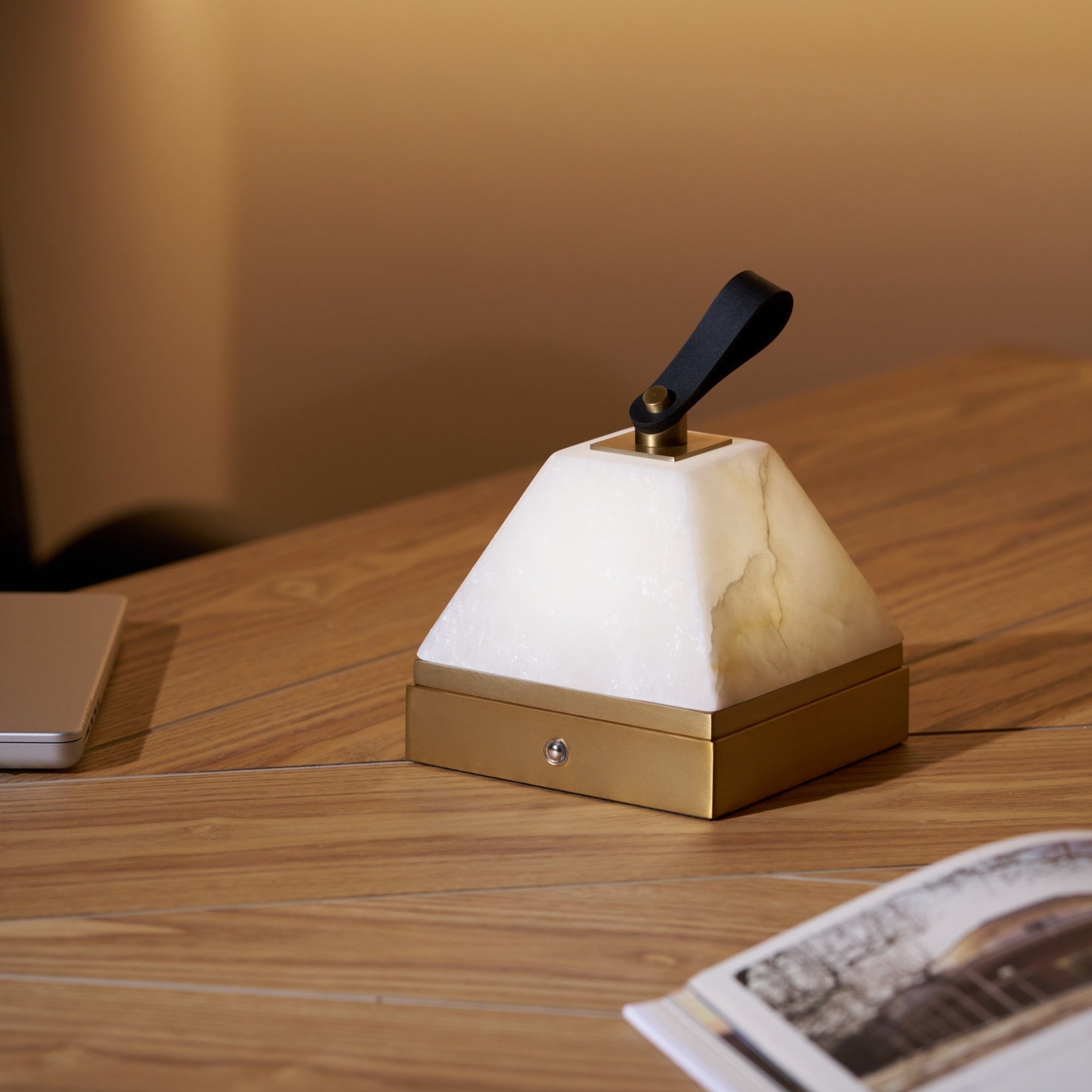 Pyramidale Alabaster Table Lamp with Leather Handle - Letslighting