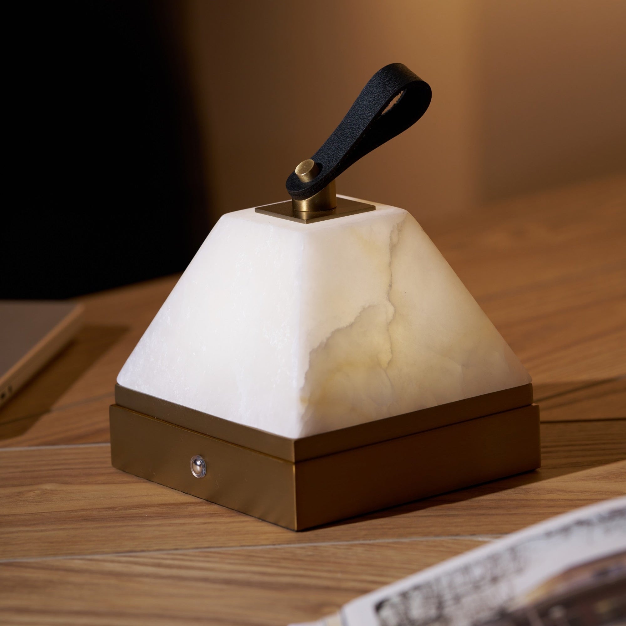 Pyramidale Alabaster Table Lamp with Leather Handle - Letslighting