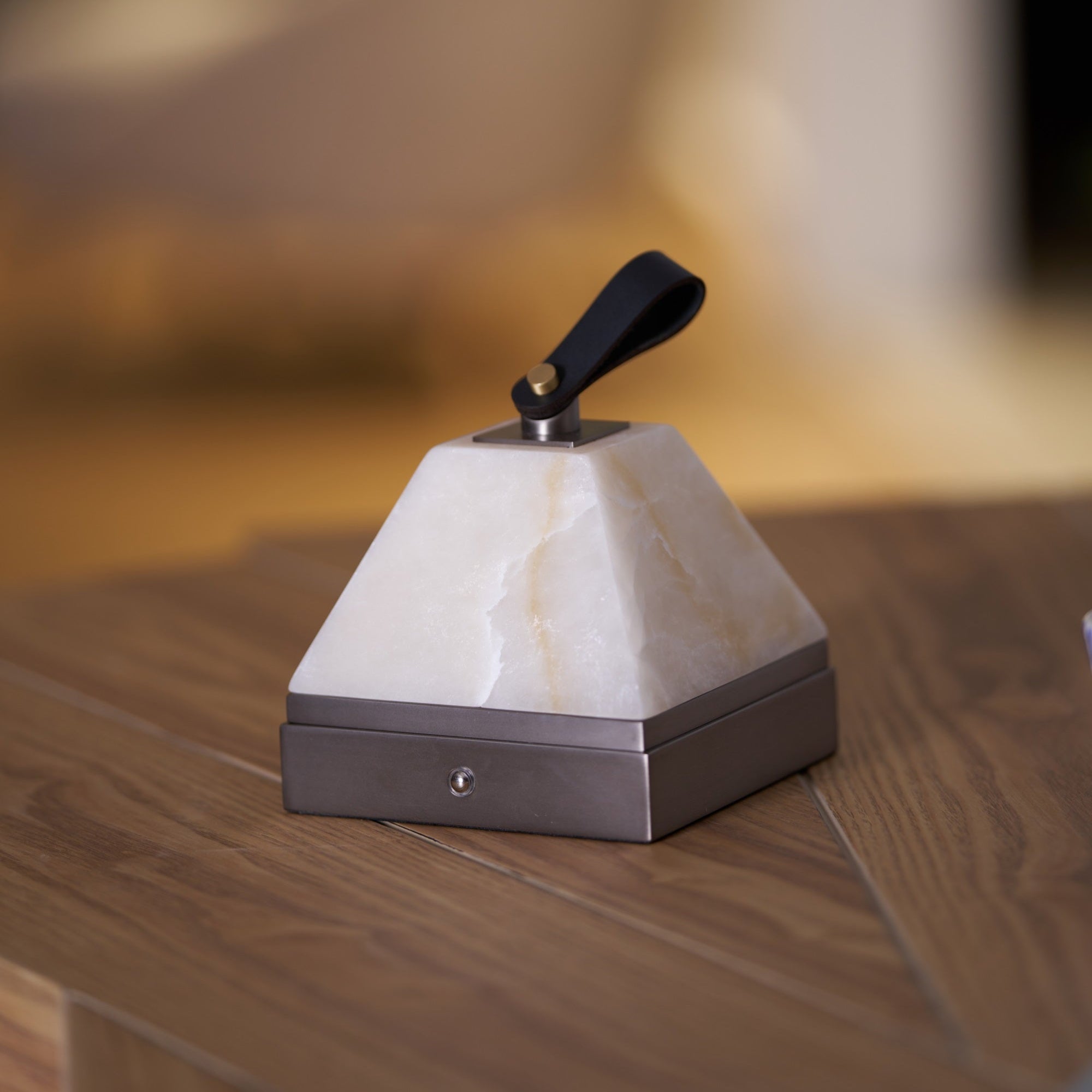 Pyramidale Alabaster Table Lamp with Leather Handle - Letslighting