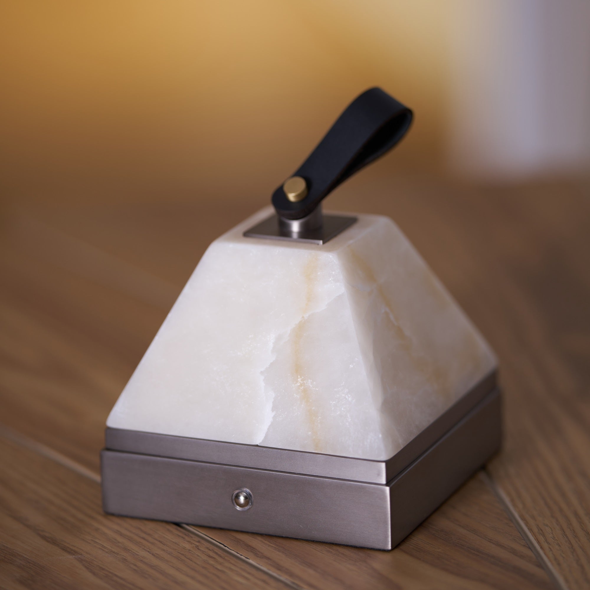 Pyramidale Alabaster Table Lamp with Leather Handle - Letslighting