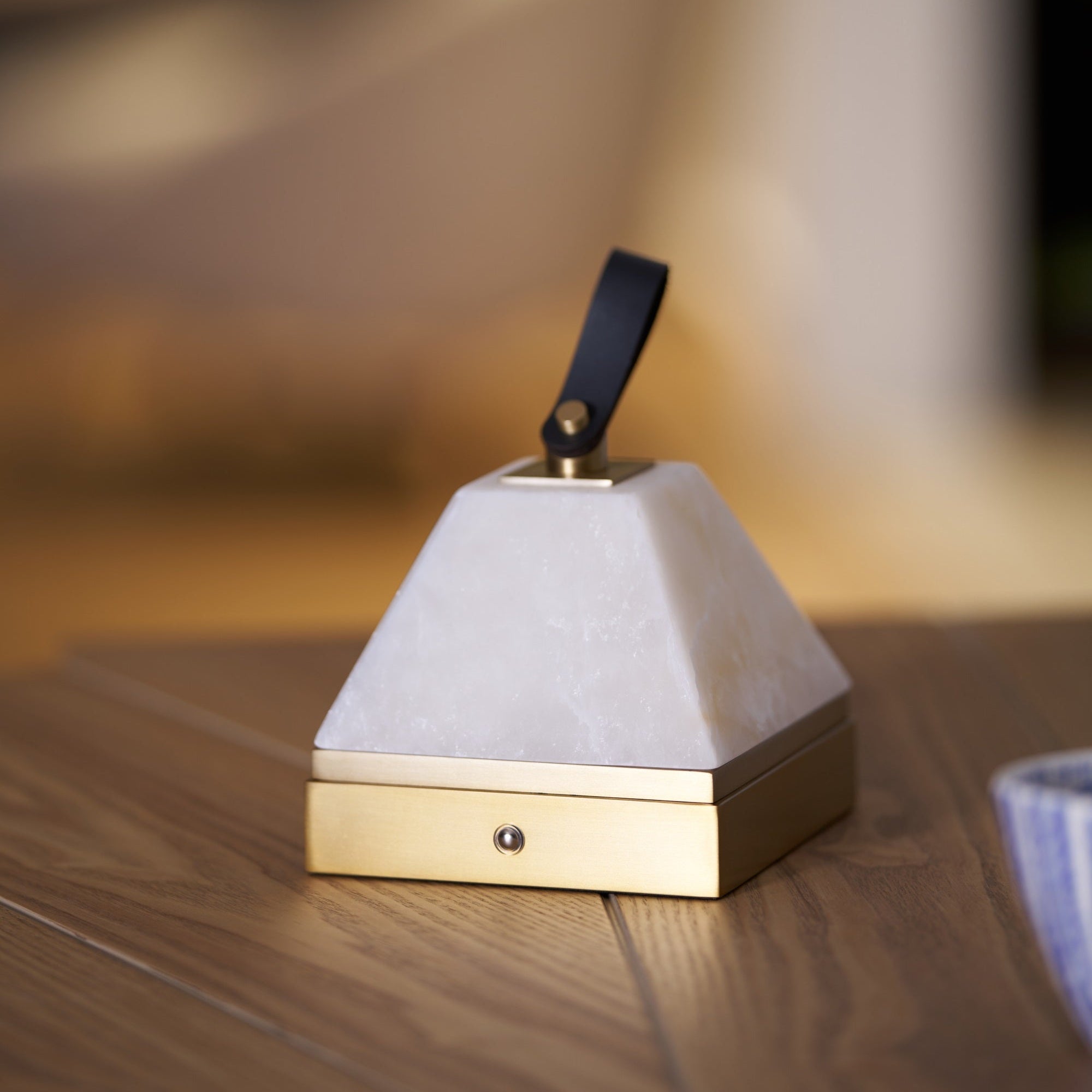 Pyramidale Alabaster Table Lamp with Leather Handle - Letslighting