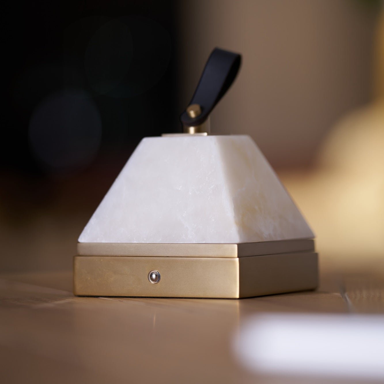 Pyramidale Alabaster Table Lamp with Leather Handle - Letslighting