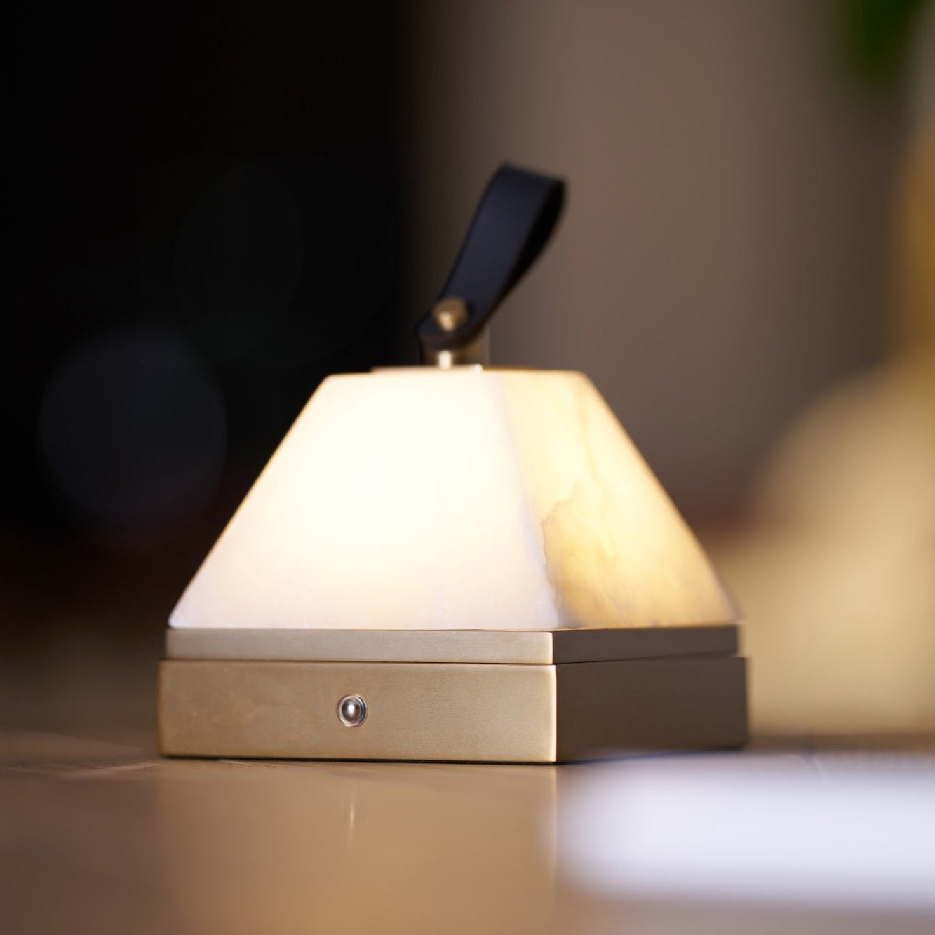 Pyramidale Alabaster Table Lamp with Leather Handle - Letslighting