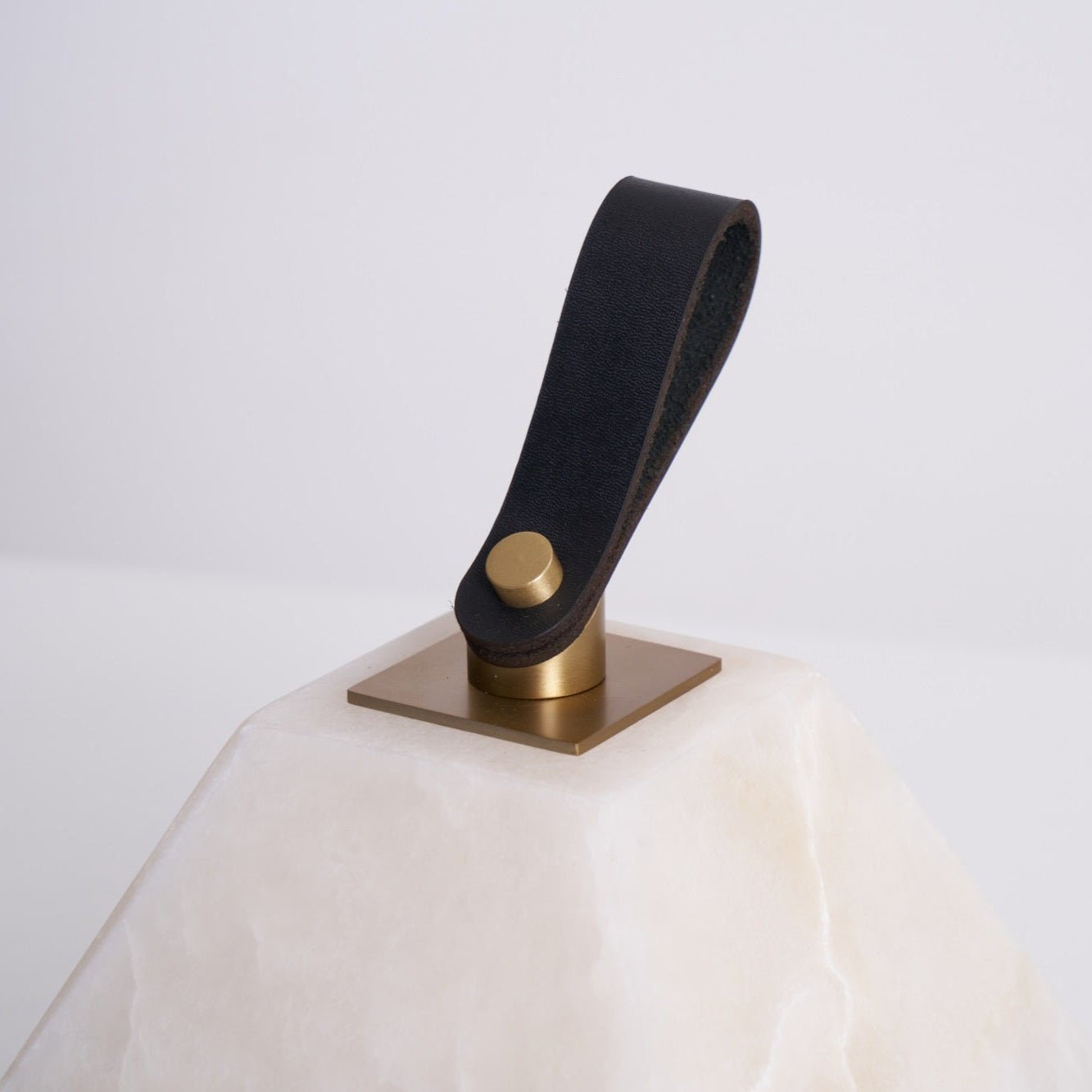 Pyramidale Alabaster Table Lamp with Leather Handle - Letslighting