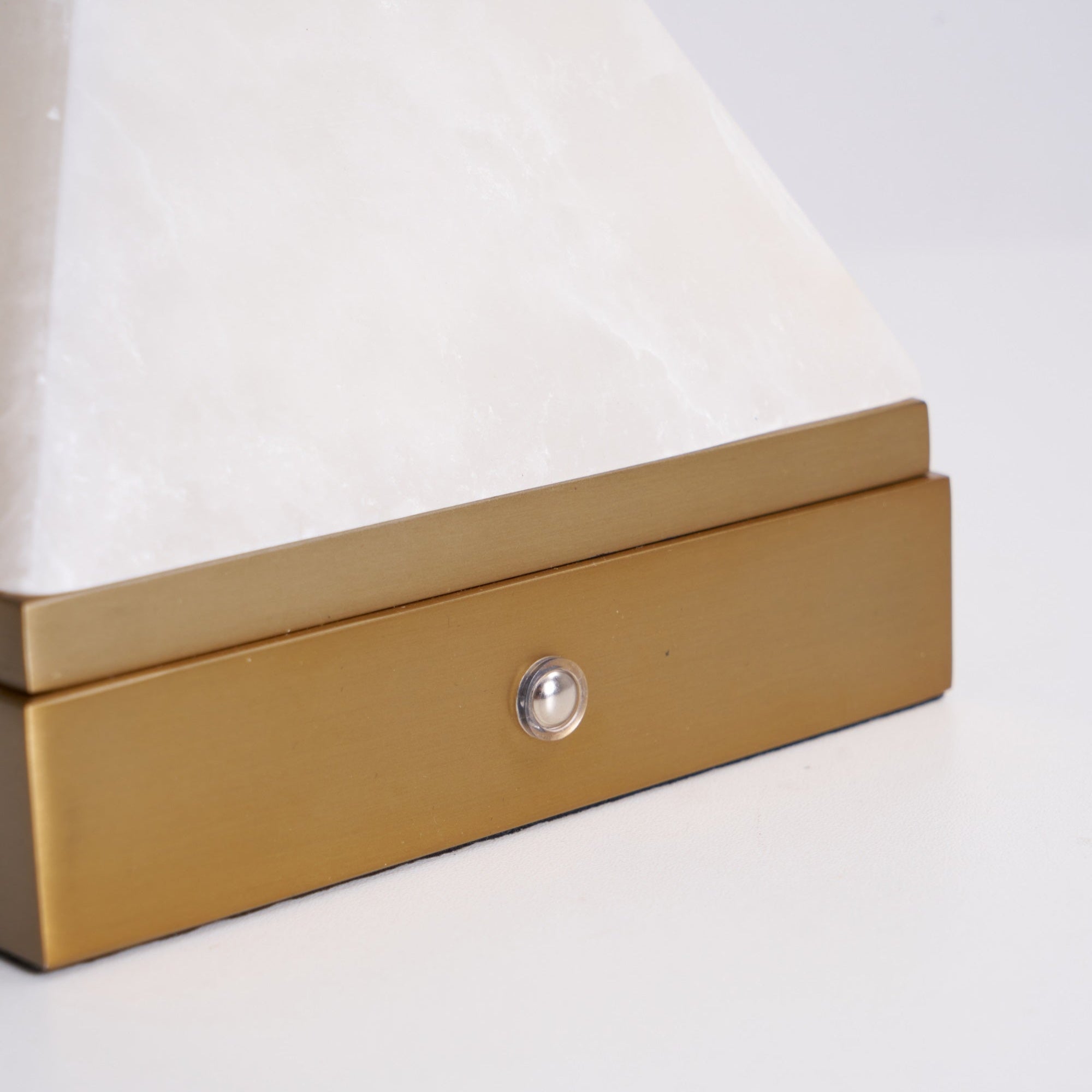 Pyramidale Alabaster Table Lamp with Leather Handle - Letslighting