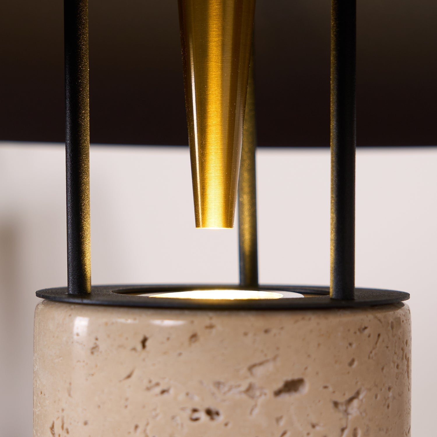 Eltheiel Disc-Pillar Travertine Table Lamp - Letslighting
