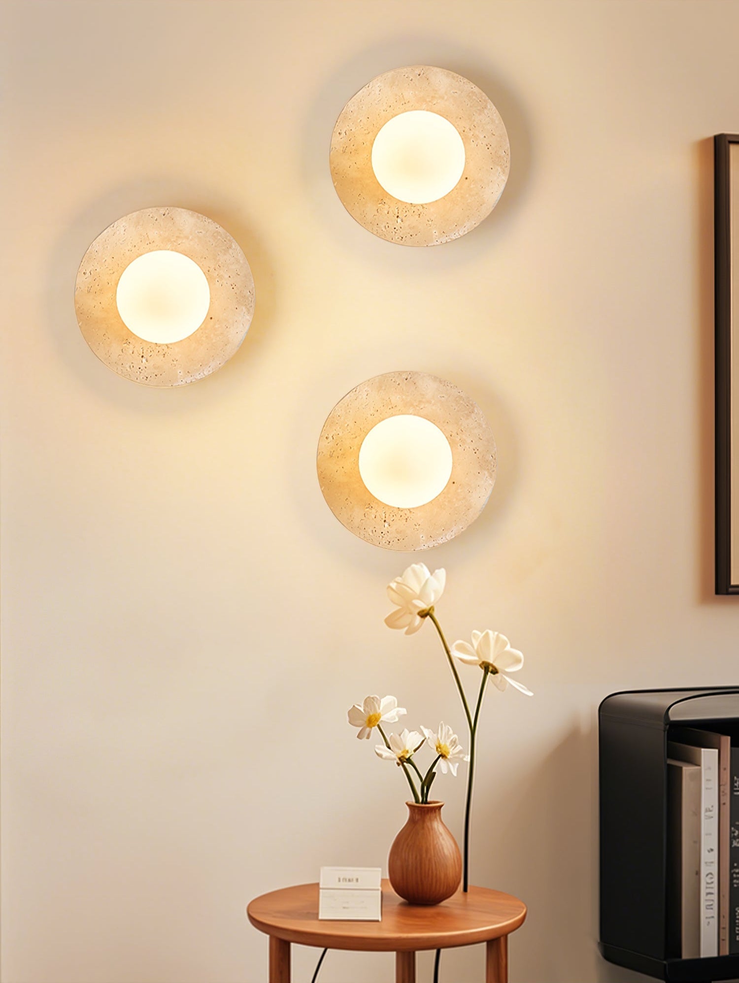 Lunaro Elegant Travertine Wall Light