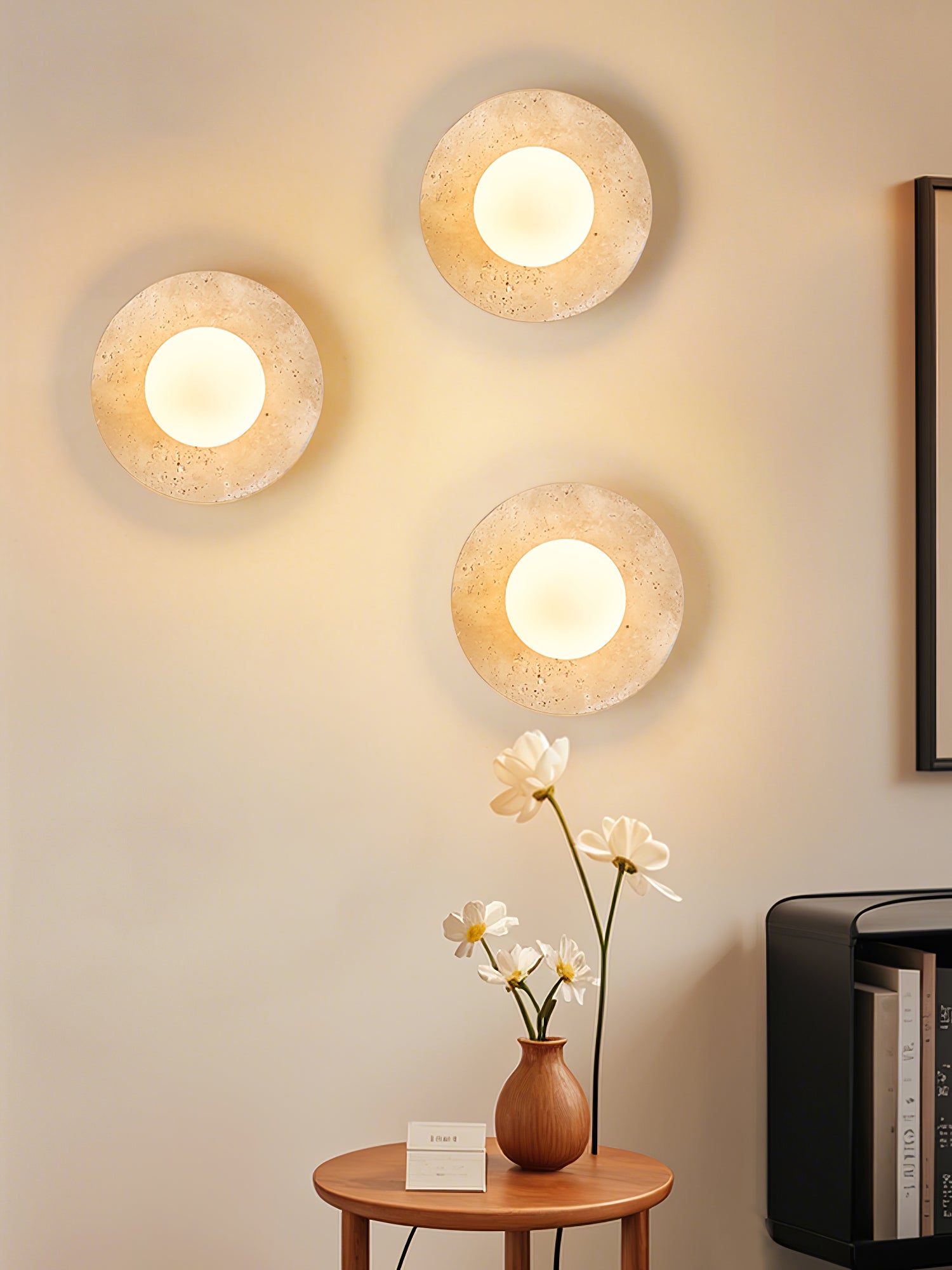 Lunaro Elegant Travertine Wall Light