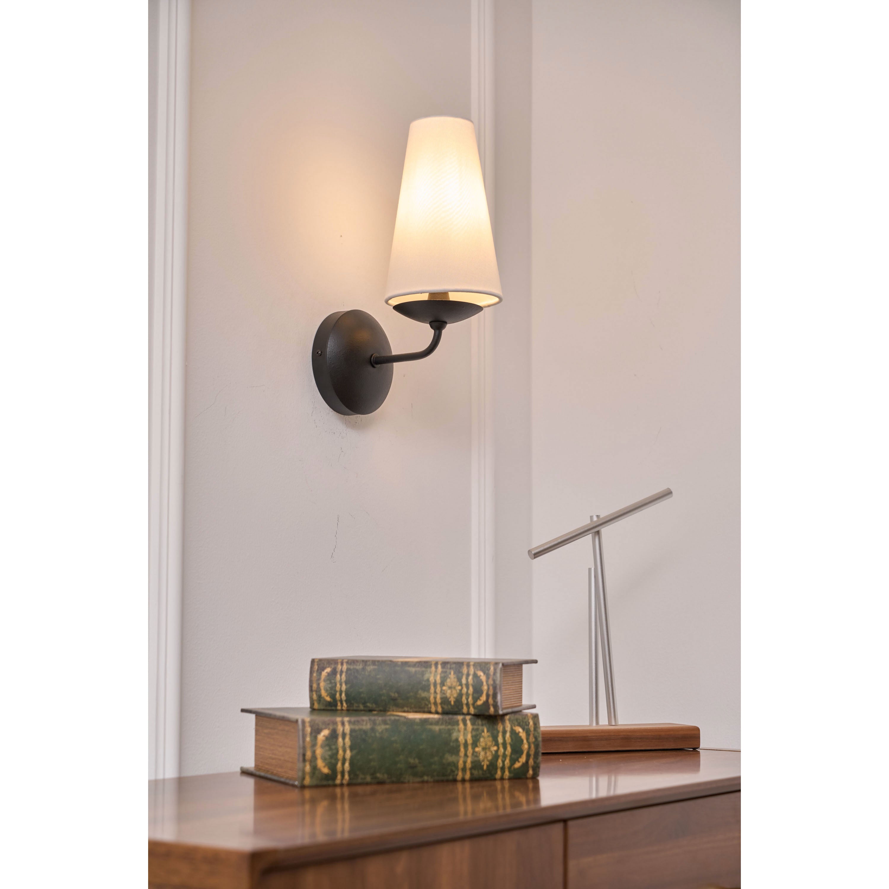 Avraee Modern Minimalist Brass Fabric Wall Lamp - Letslighting