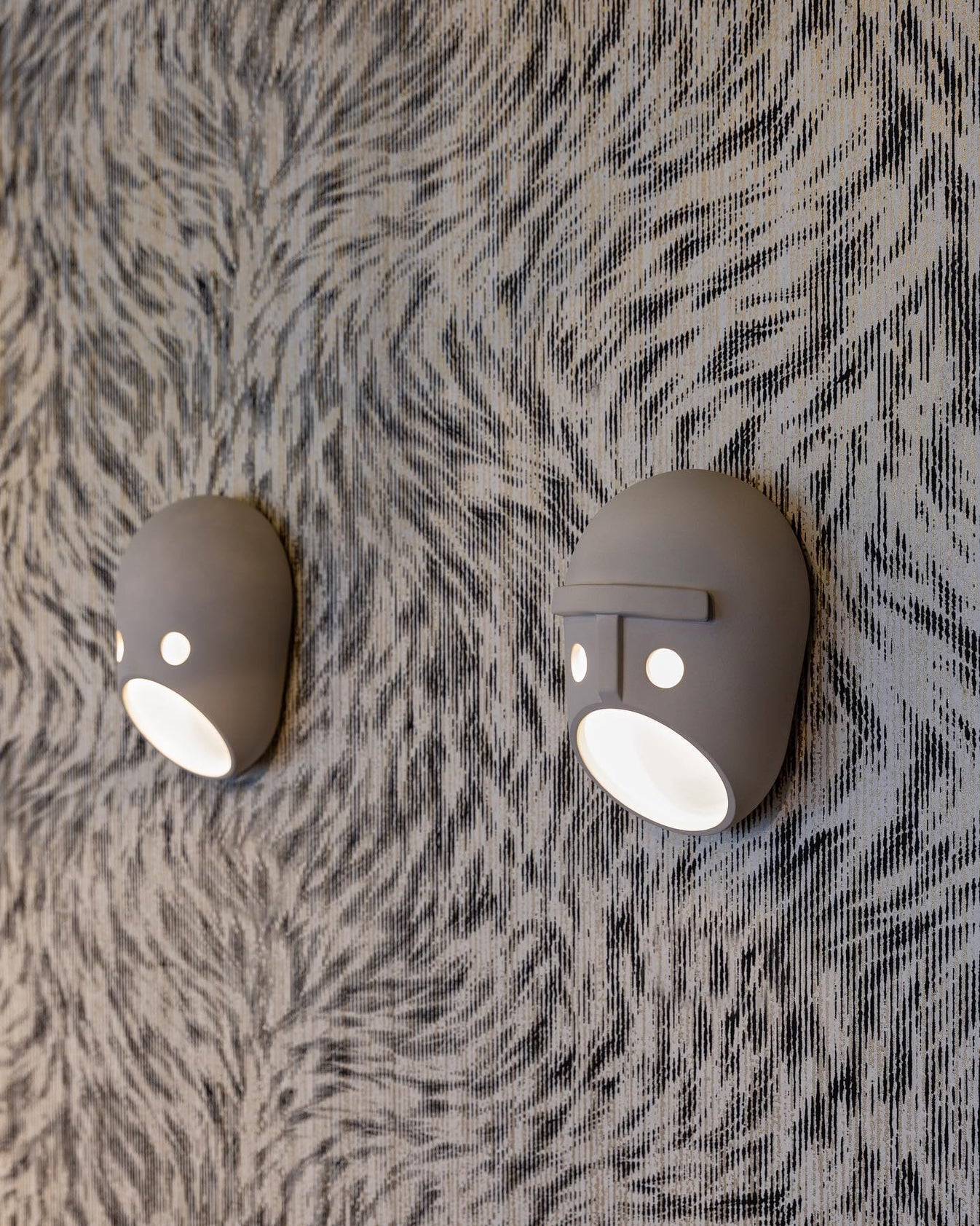 Mask Individual Creativity Resin Wall Light - Letslighting