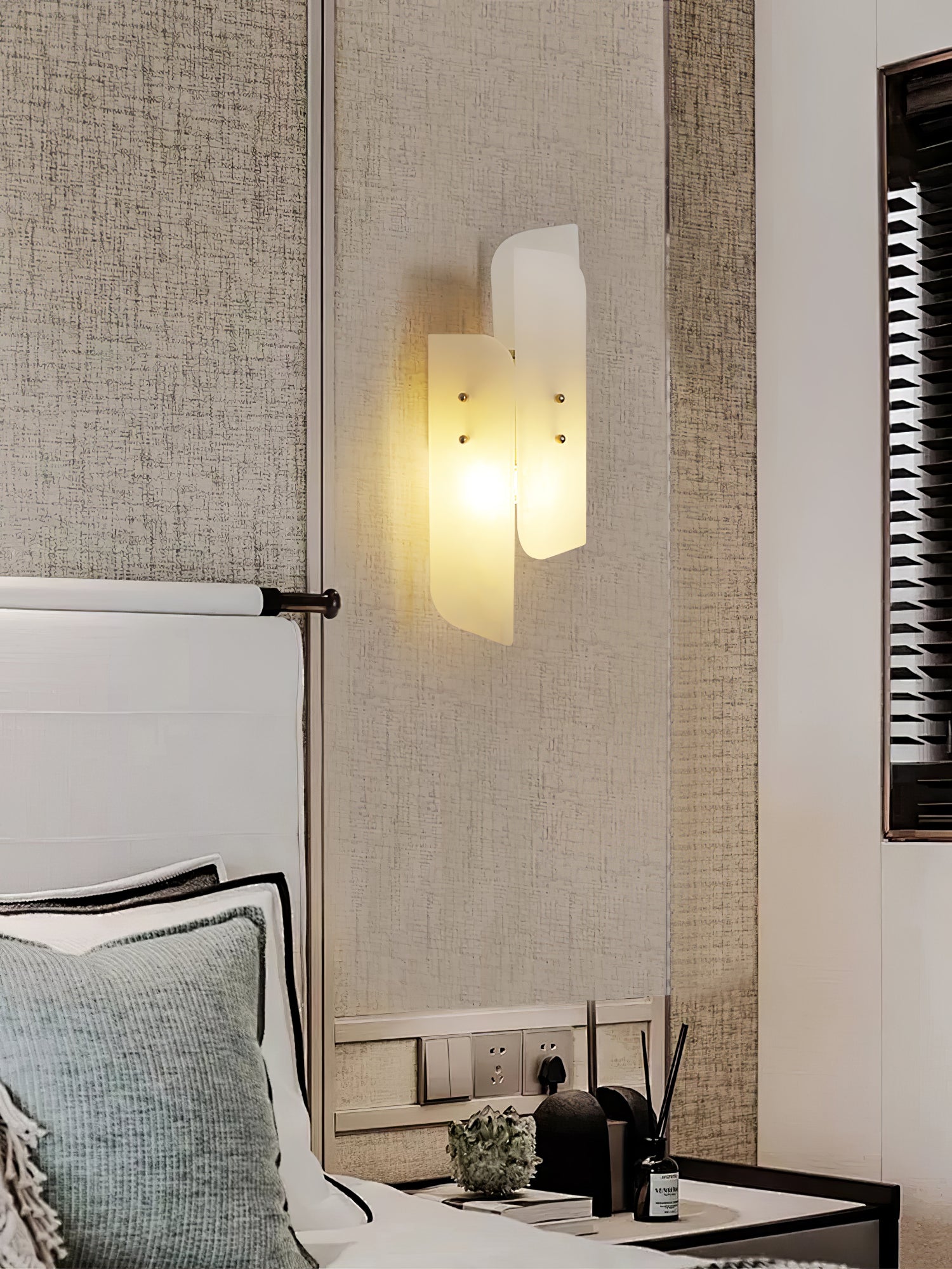 Veyra Alabaster Wall Sconce - Letslighting