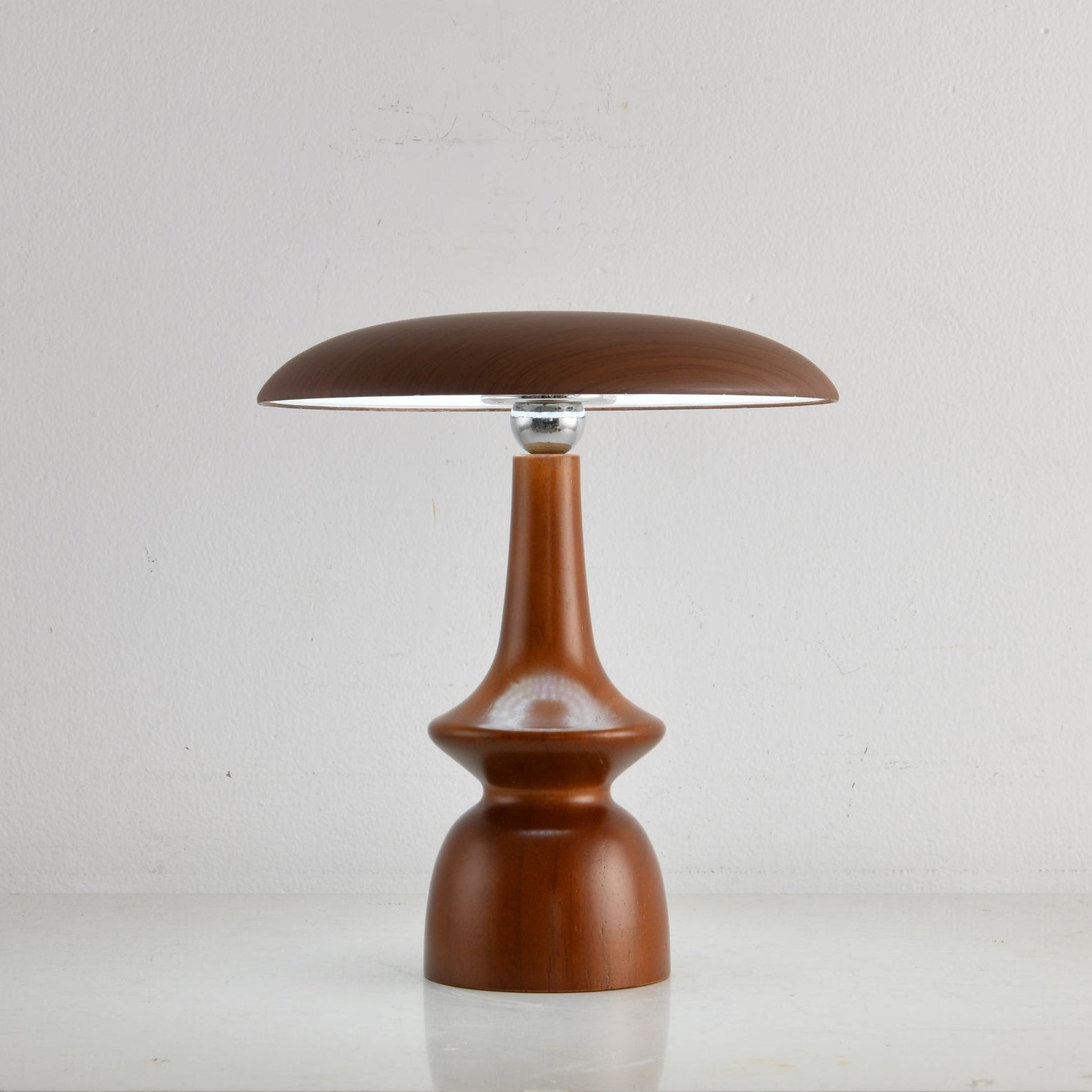 Orbis Vintage Wood Table Lamp - Letslighting