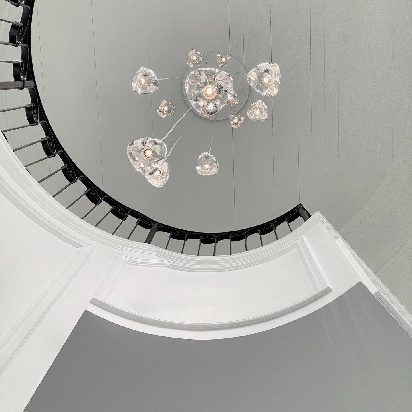 Avynor Postmodern Luxury Cherry Crystal Pendant Lamp - Letslighting
