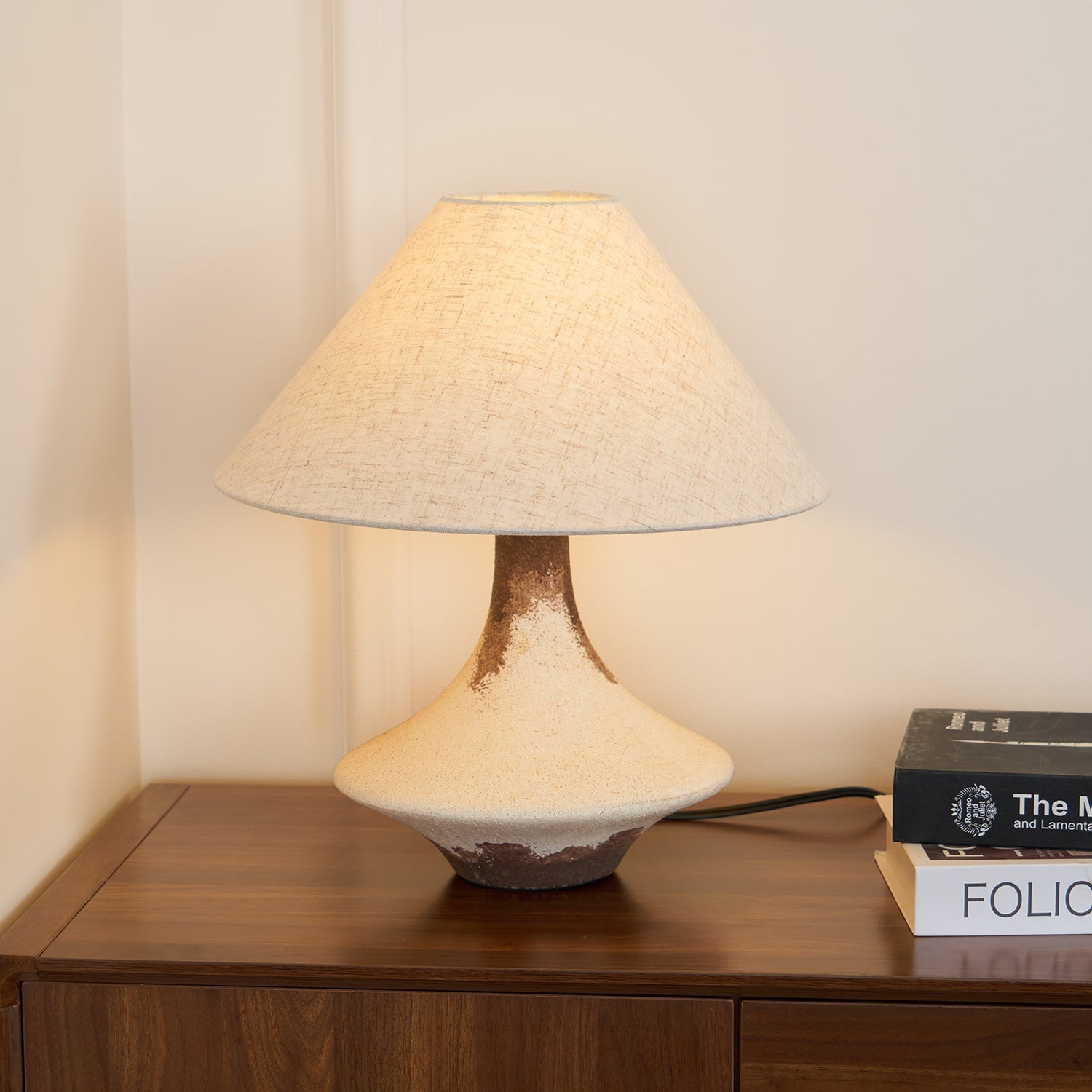 Navoer Fabric Artistic Table Lamp - Letslighting