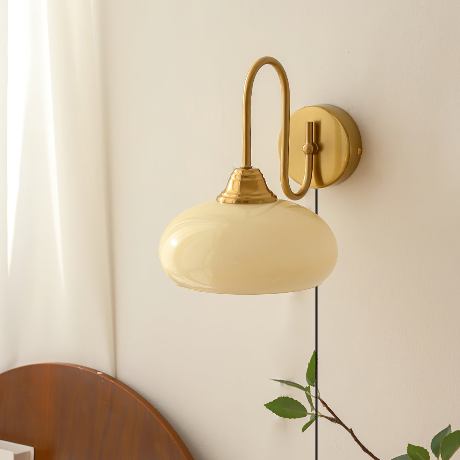 Valentina Glass Plug-in Wall Lamp