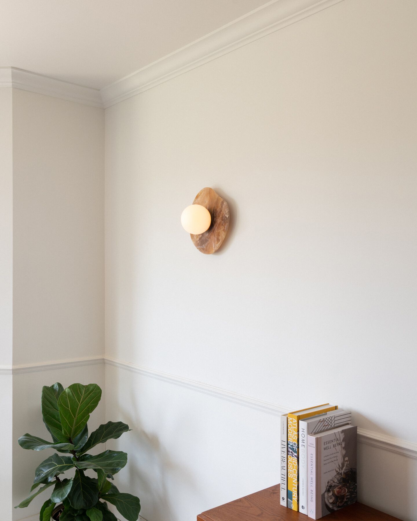 Lyvyneth Modern Minimalist Onyx Nopal Wall Lamp - Letslighting