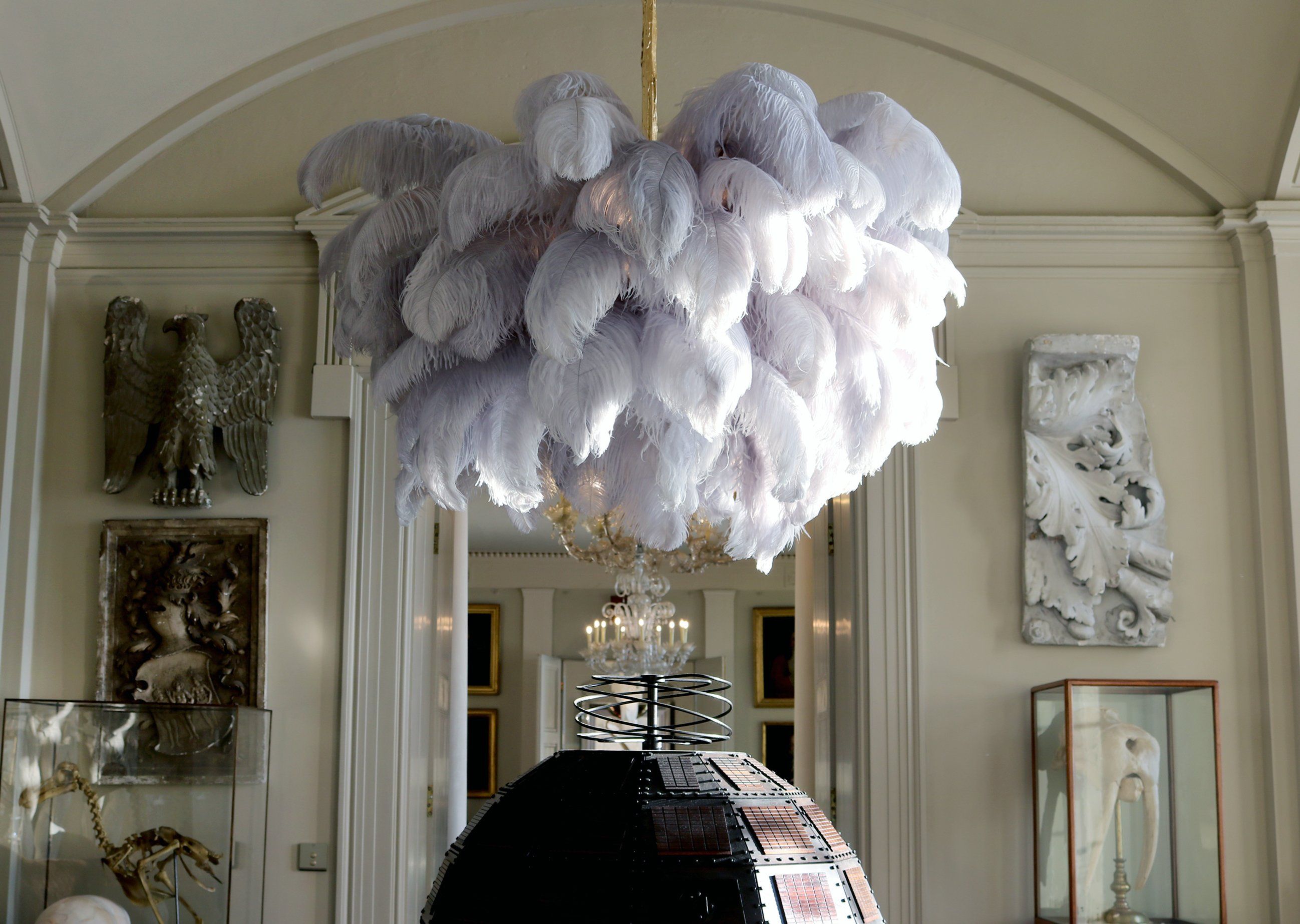 Lustra Chandelier Ostrich Feather Large Brass Stem - Letslighting