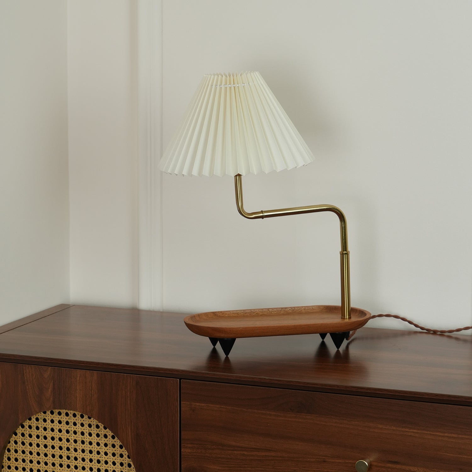 Alva Wooden Fabric Vintage Table Lamp - Letslighting