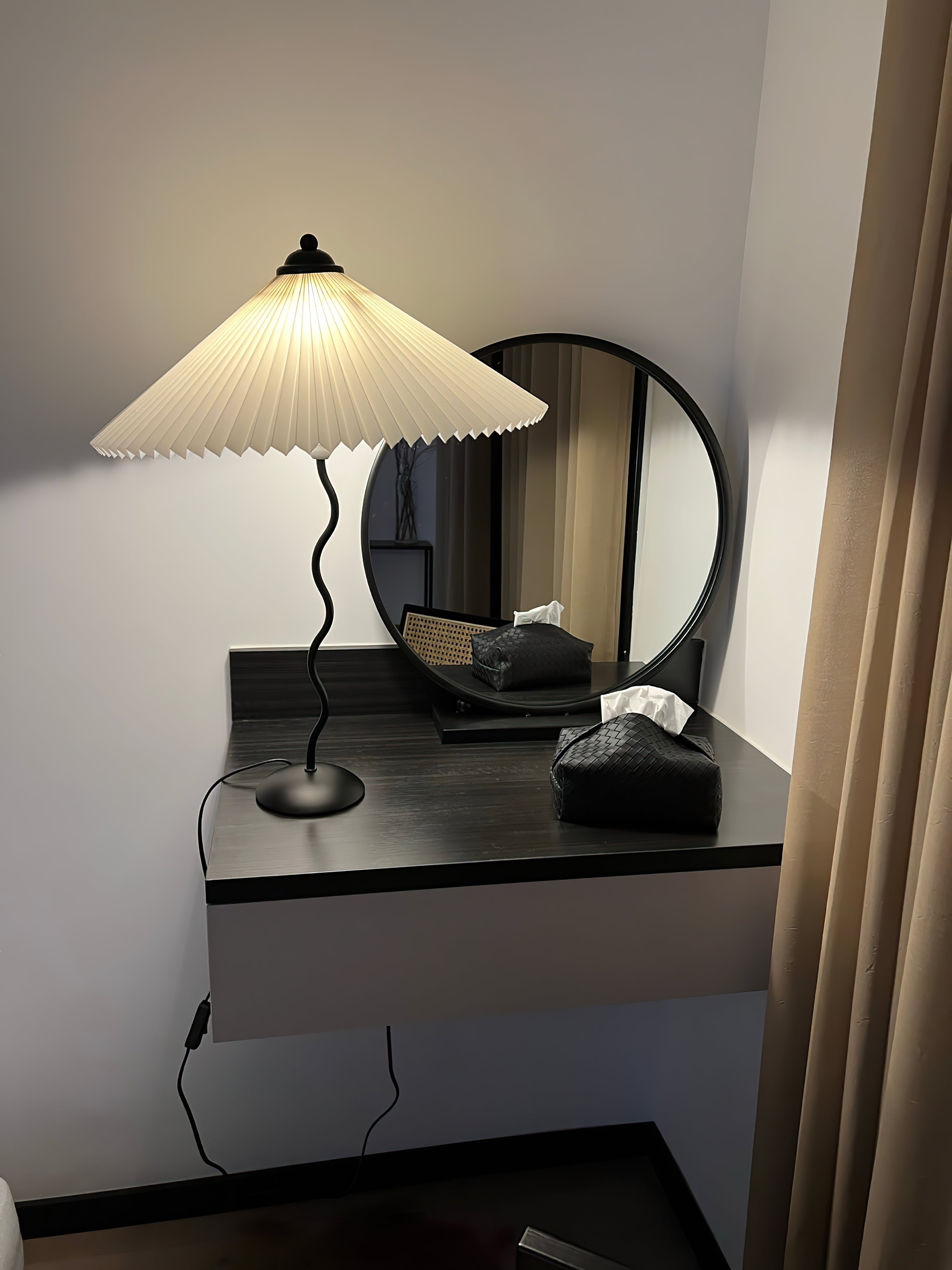 Floran Fabric Artistic Table Lamp - Letslighting