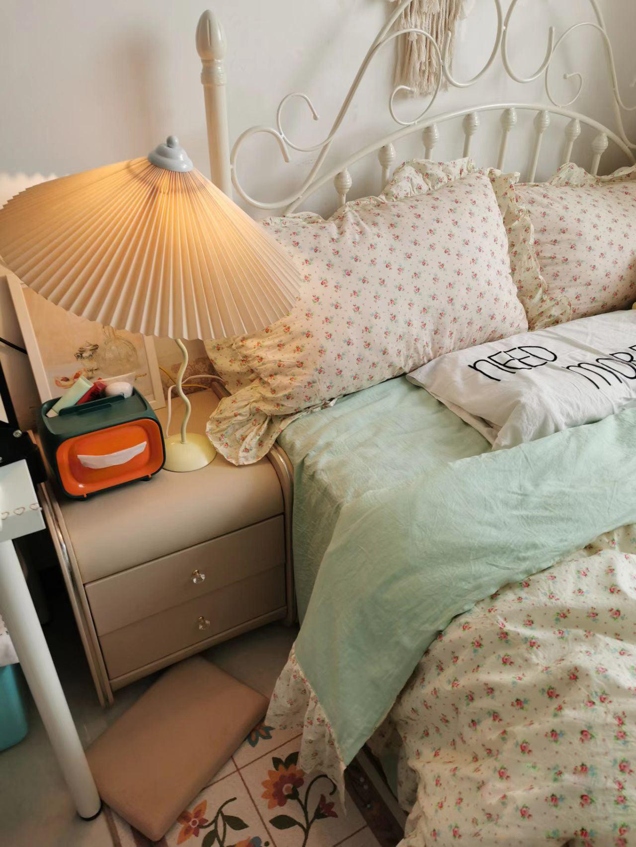 Floran Fabric Artistic Table Lamp - Letslighting