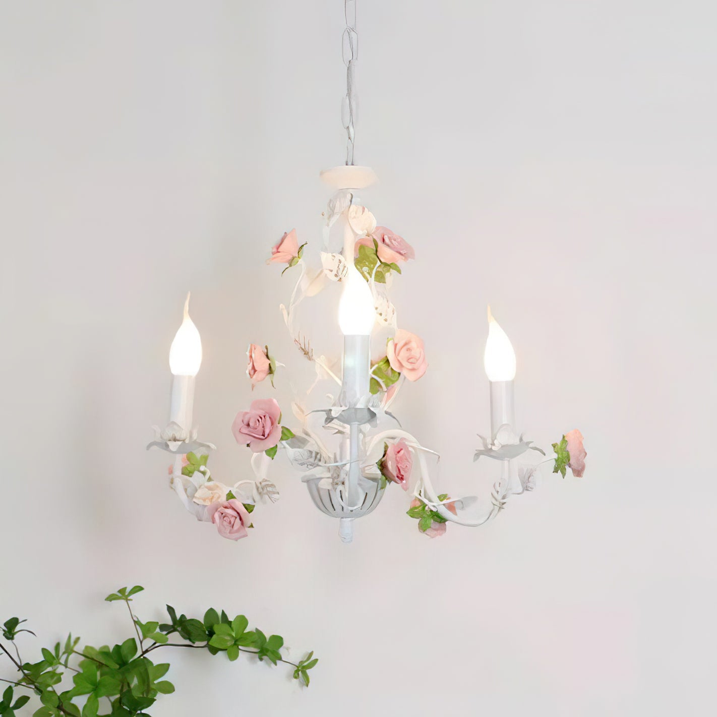 Evelisse Vintage White Chandelier