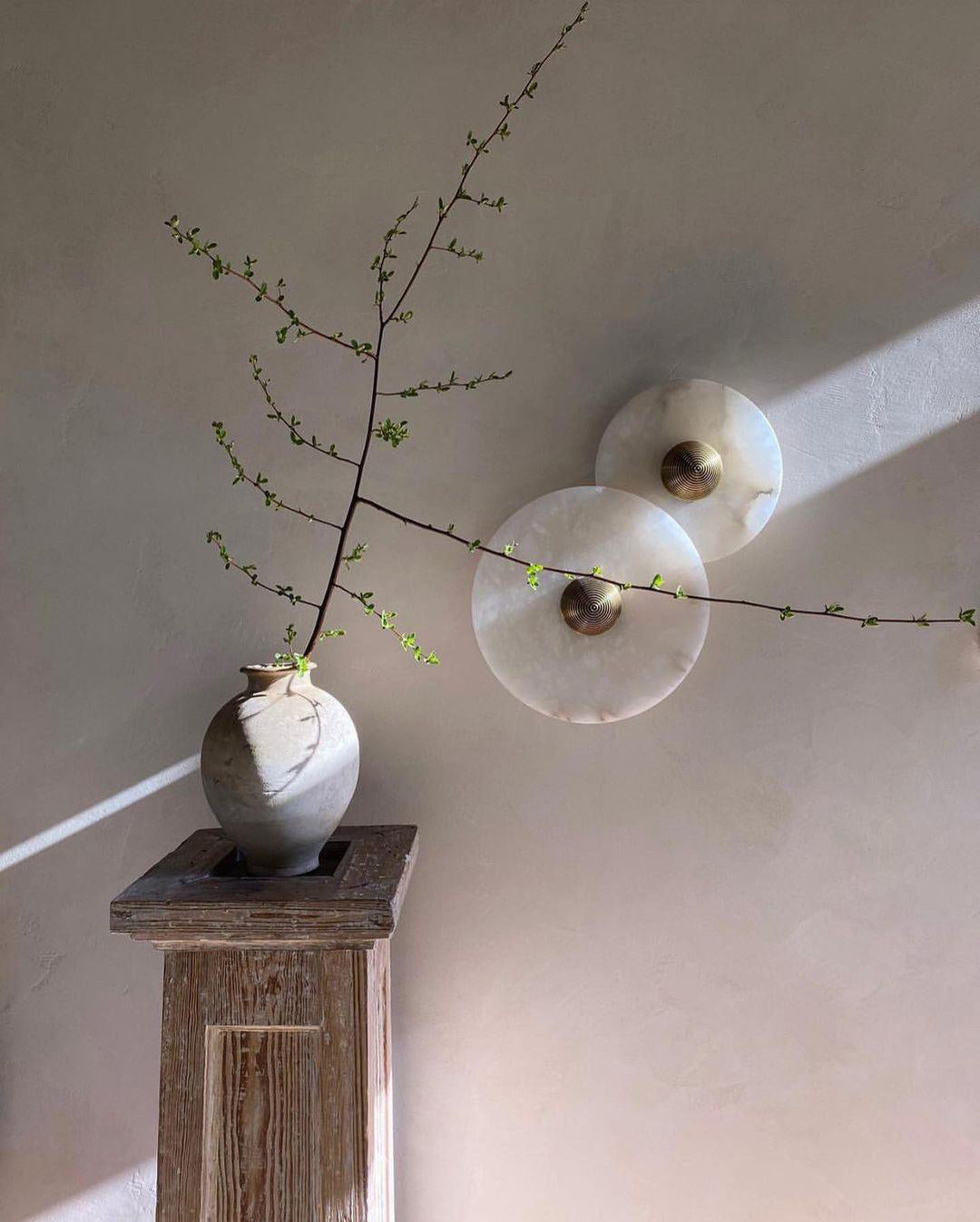 Round Wall Lamp Alabaster Fluted Brass - Letslighting