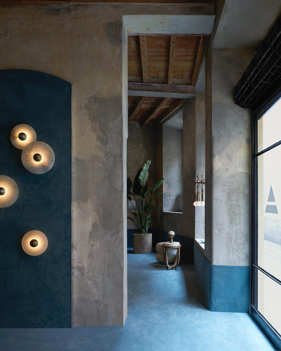 Round Wall Lamp Alabaster Fluted Brass - Letslighting