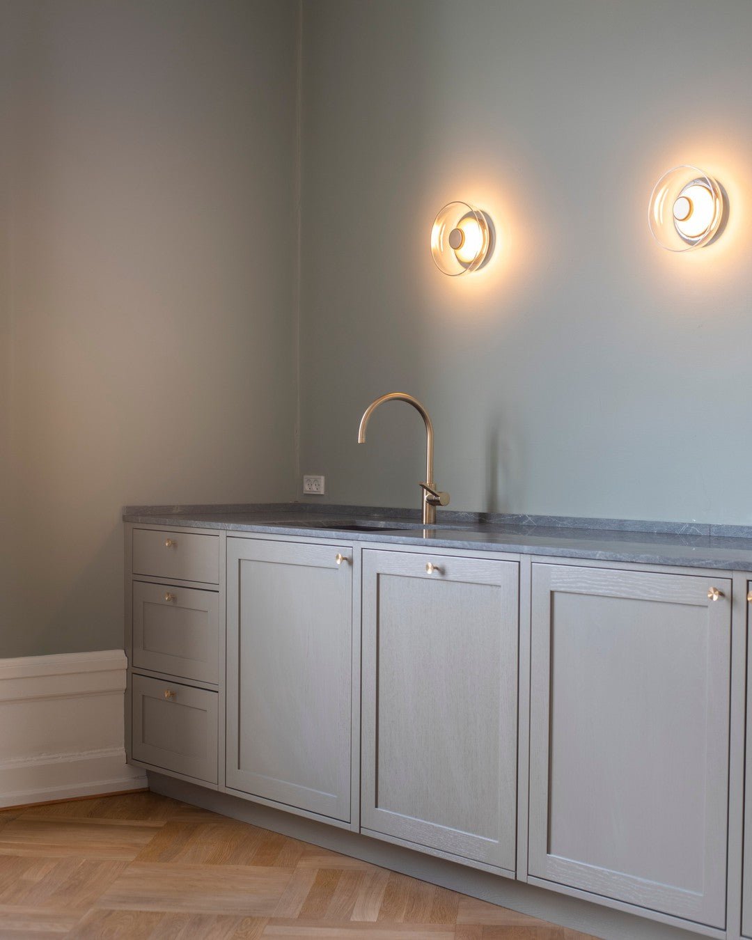 Crux Modern Minimalist Brass Glass Wall Light - Letslighting